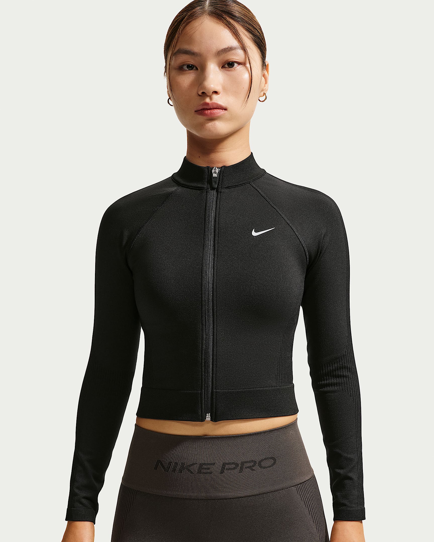 Nike Pro Dri-FIT 女子速干全长拉链开襟紧身训练上衣 - 黑/白色