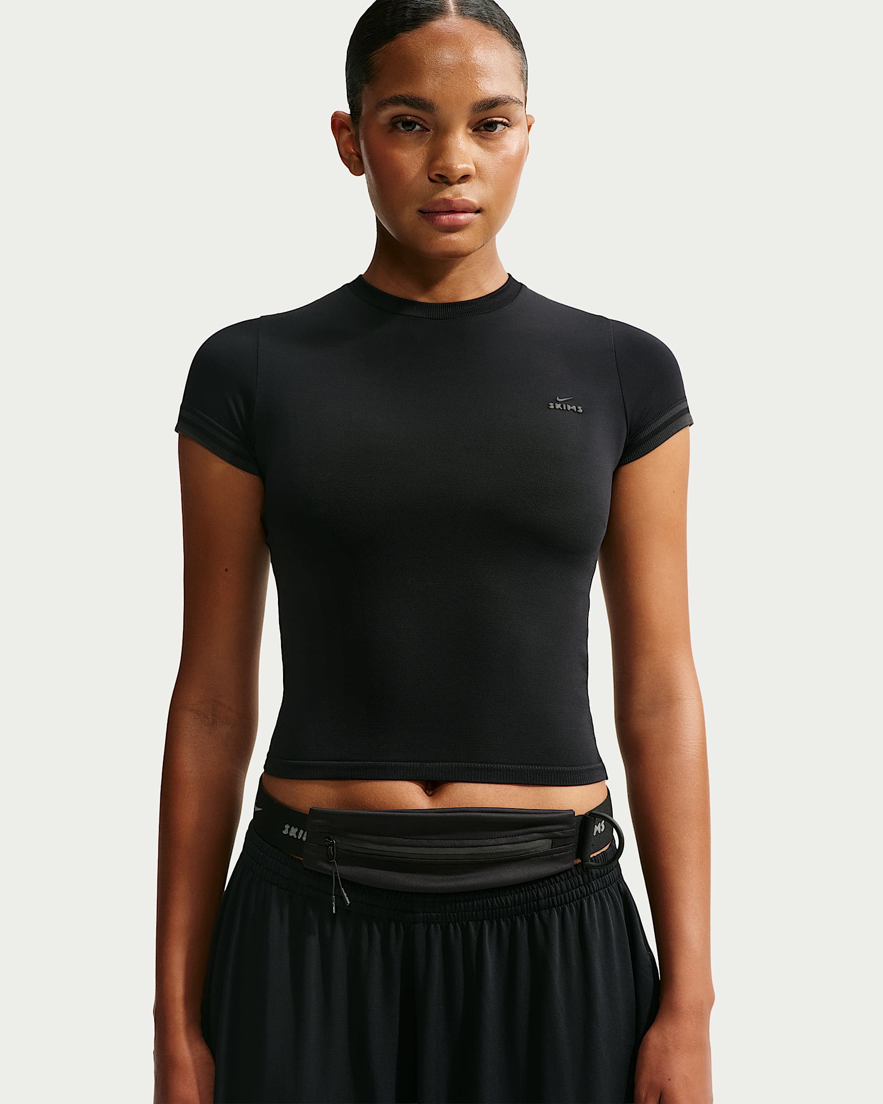 NikeSKIMS Stretch Knit 2.0 女子短袖短款圆领上衣 - NSKM Obsidian/NSKM Igneous