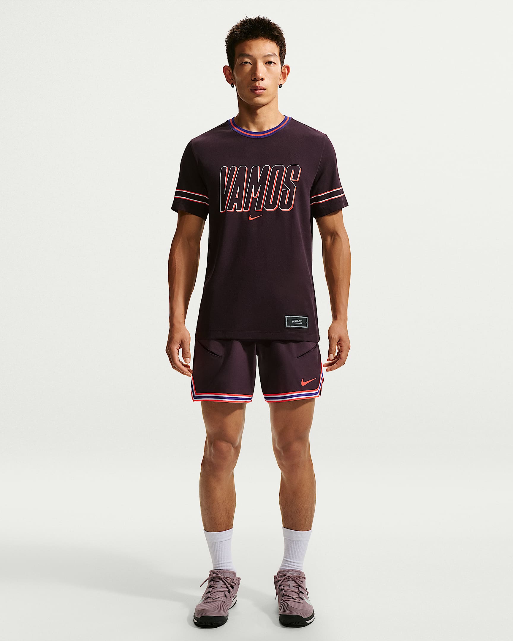 NikeCourt Slam Dri-FIT 卡洛斯·阿尔卡拉斯同款男子速干网球短裤 - 暗调勃艮第酒红/亮深红
