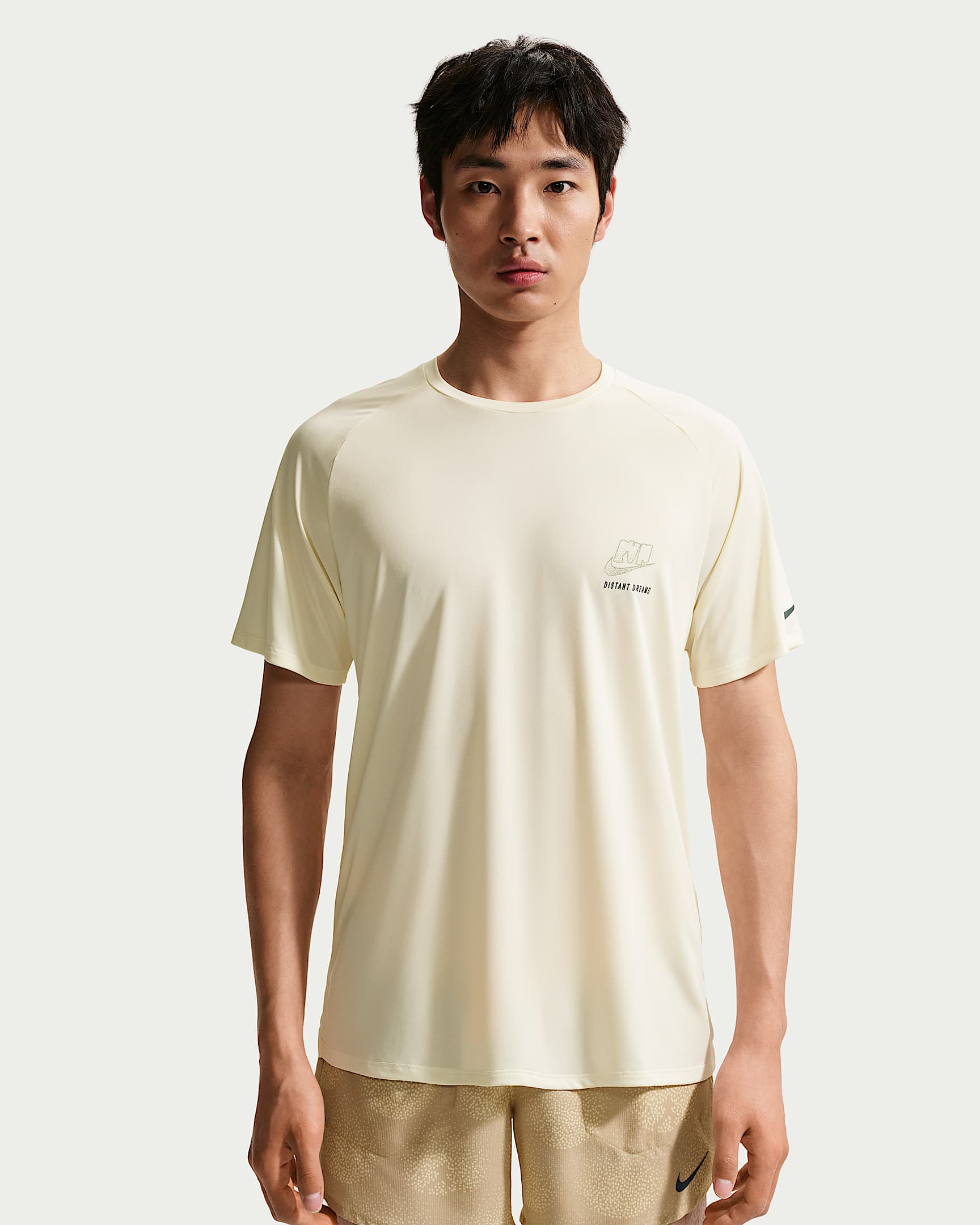 Nike Stride Dri-FIT ADV 男子速干短袖跑步上衣 - 椰奶色