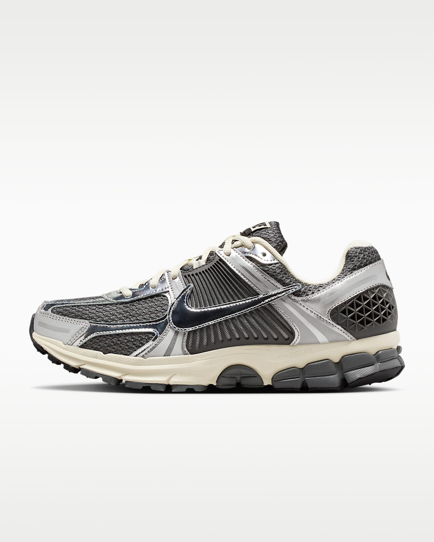 Nike Zoom Vomero 5 耐克迈柔男子运动鞋 - 铁灰/金属银/椰奶色/金属铬色