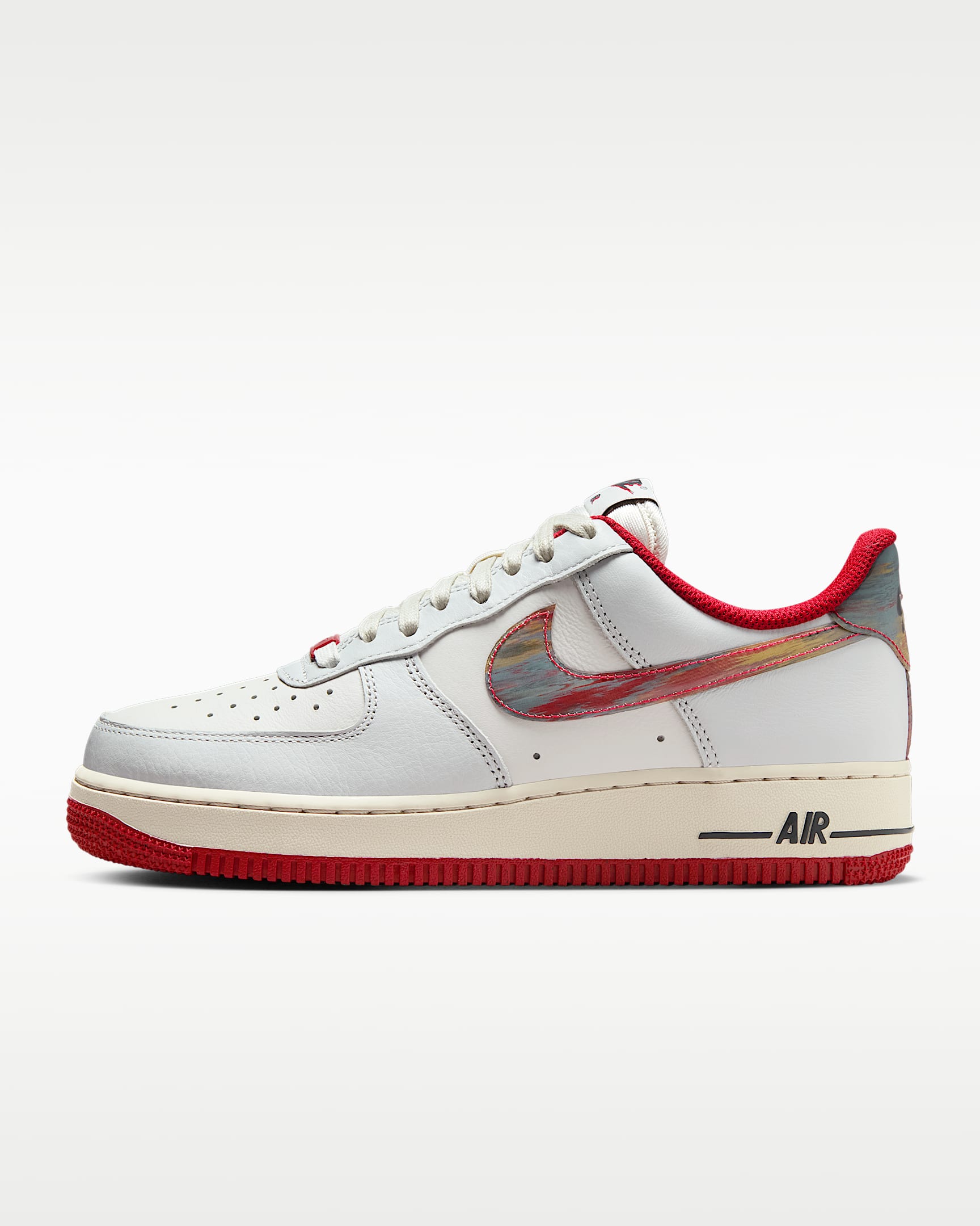 Nike Air Force 1 '07 女子空军一号运动鞋 - 幻影灰白/健身红/团队金/尘光子色