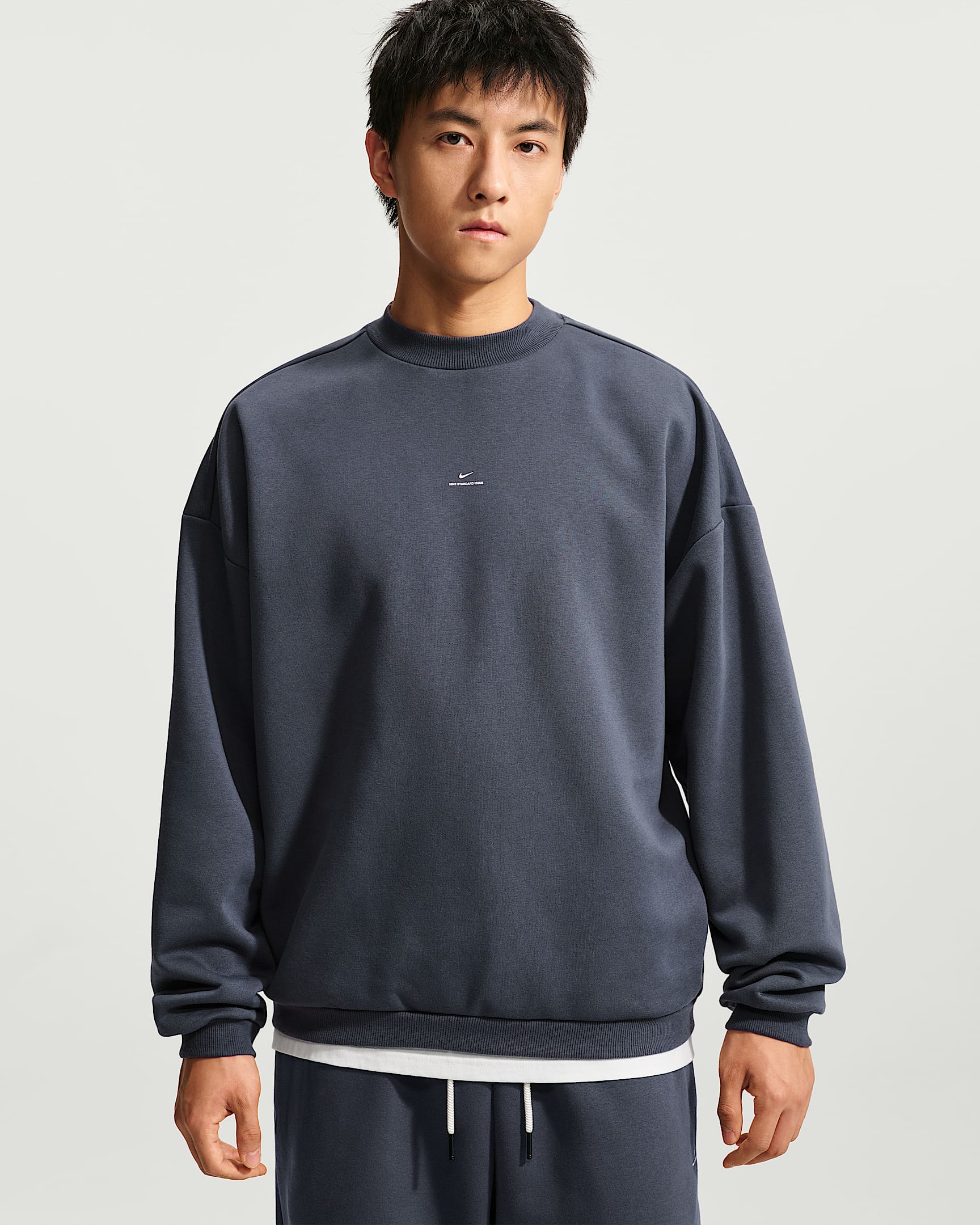 Nike Standard Issue Therma-FIT 耐克篮球小标系列男子加绒篮球圆领上衣 - 铁架黑/淡象牙白