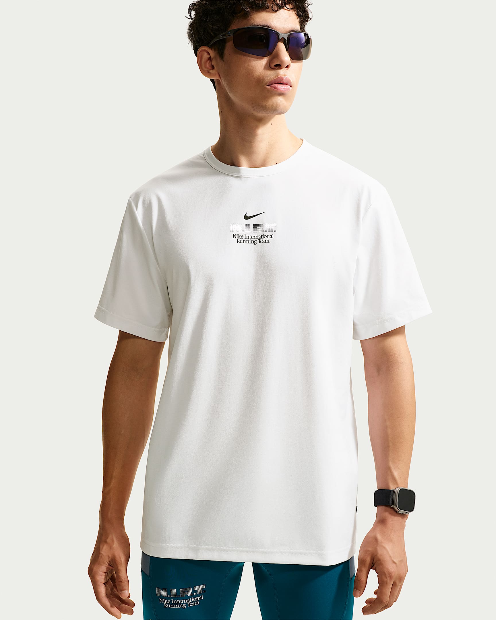 Nike Hyverse Dri-FIT 男子防晒速干短袖训练T恤 - 白色