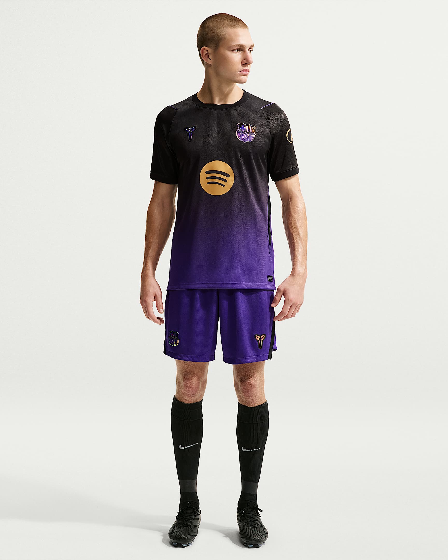 2026/27 赛季巴萨客场球迷版 Kobe Dri-FIT 科比男子速干足球短裤 - 全域紫/黑/黑