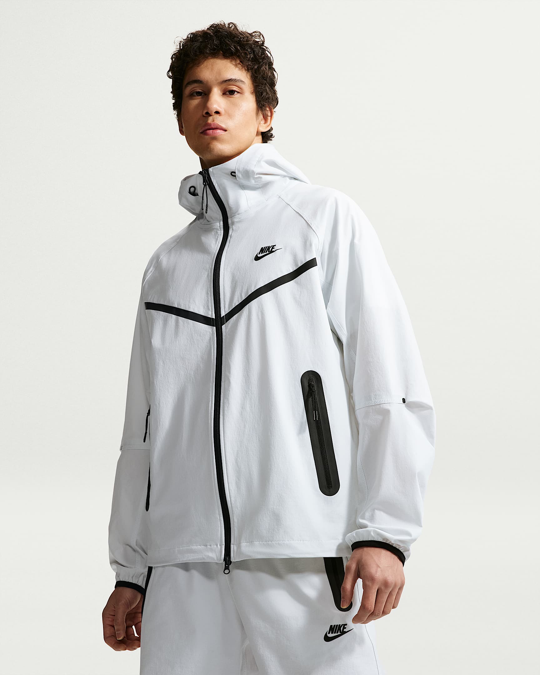 Nike Tech Dri-FIT Windrunner 男子速干梭织全长拉链开襟夹克 - 米白/米白/黑