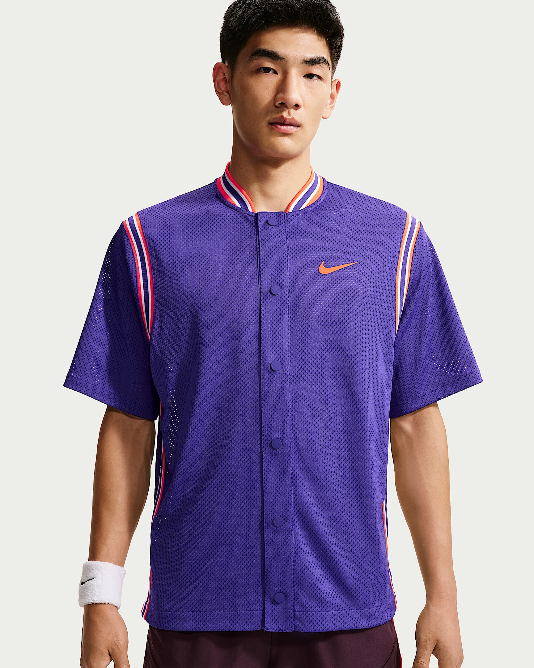 NikeCourt Slam Dri-FIT 卡洛斯·阿尔卡拉斯同款男子速干按扣网球短袖上衣 - 暗紫/亮深红