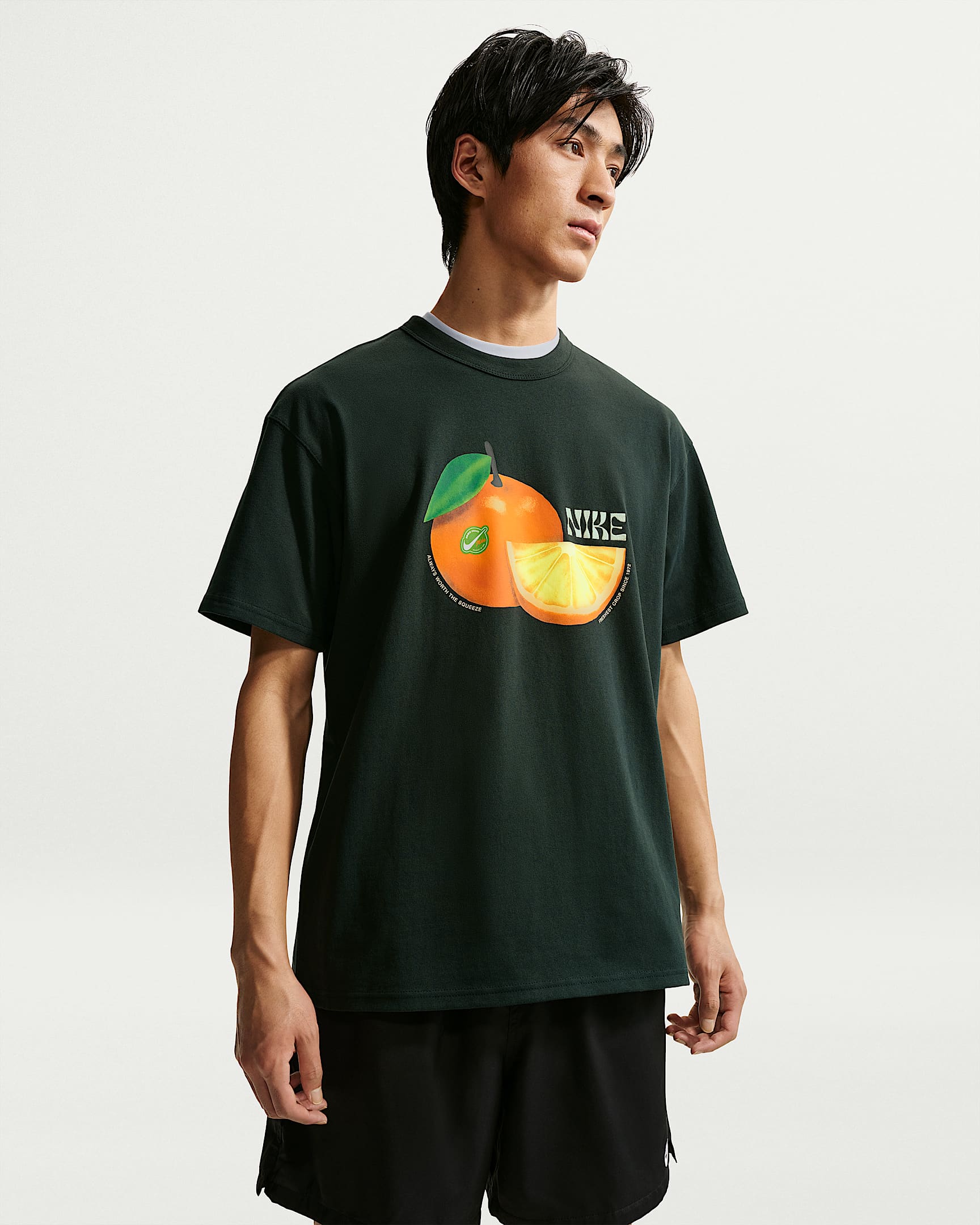 Nike Sportswear Premium Essentials 男子T恤 - 黑云衫绿