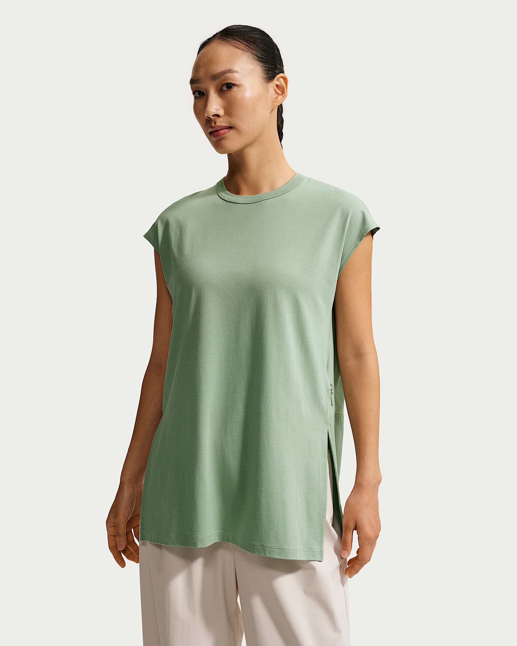 Nike 24.7 ImpossiblySoft Dri-FIT 超感柔软女子速干背心 - 温和灰绿/温和灰绿/荷兰绿