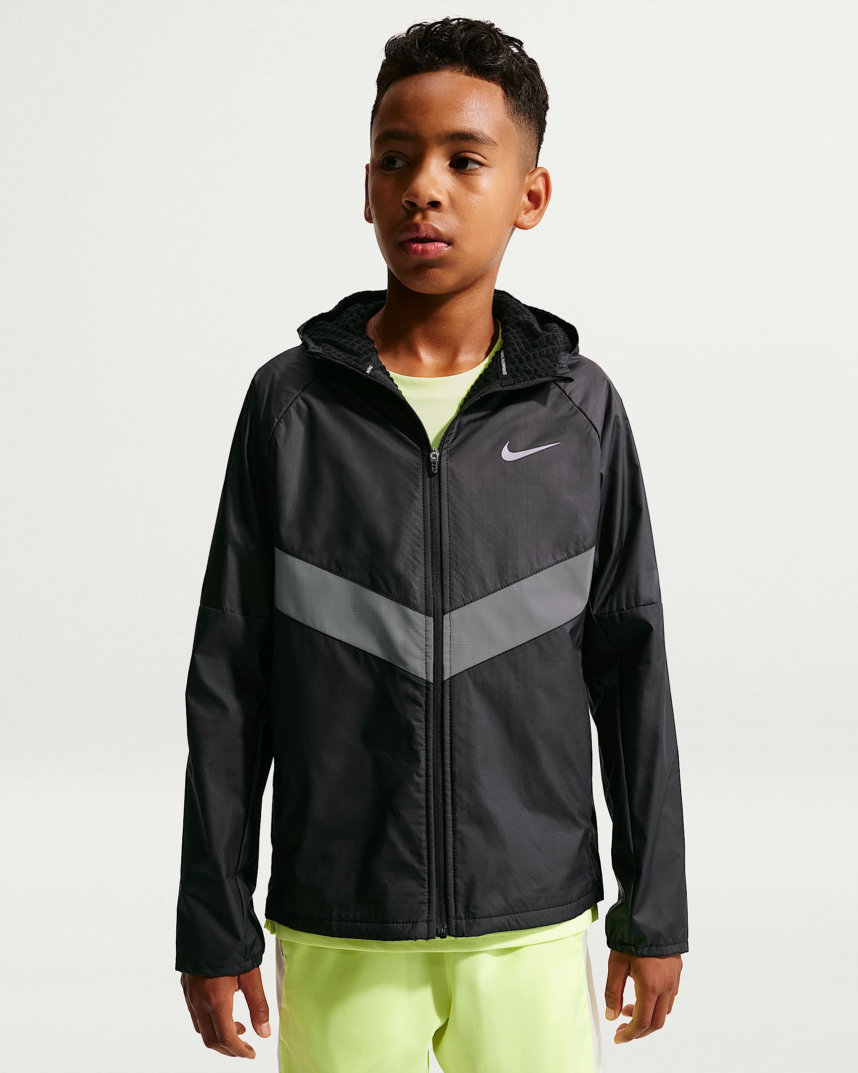 Nike Miler Therma-FIT 大童(男孩)拒水冬季款夹克 - 黑/黑