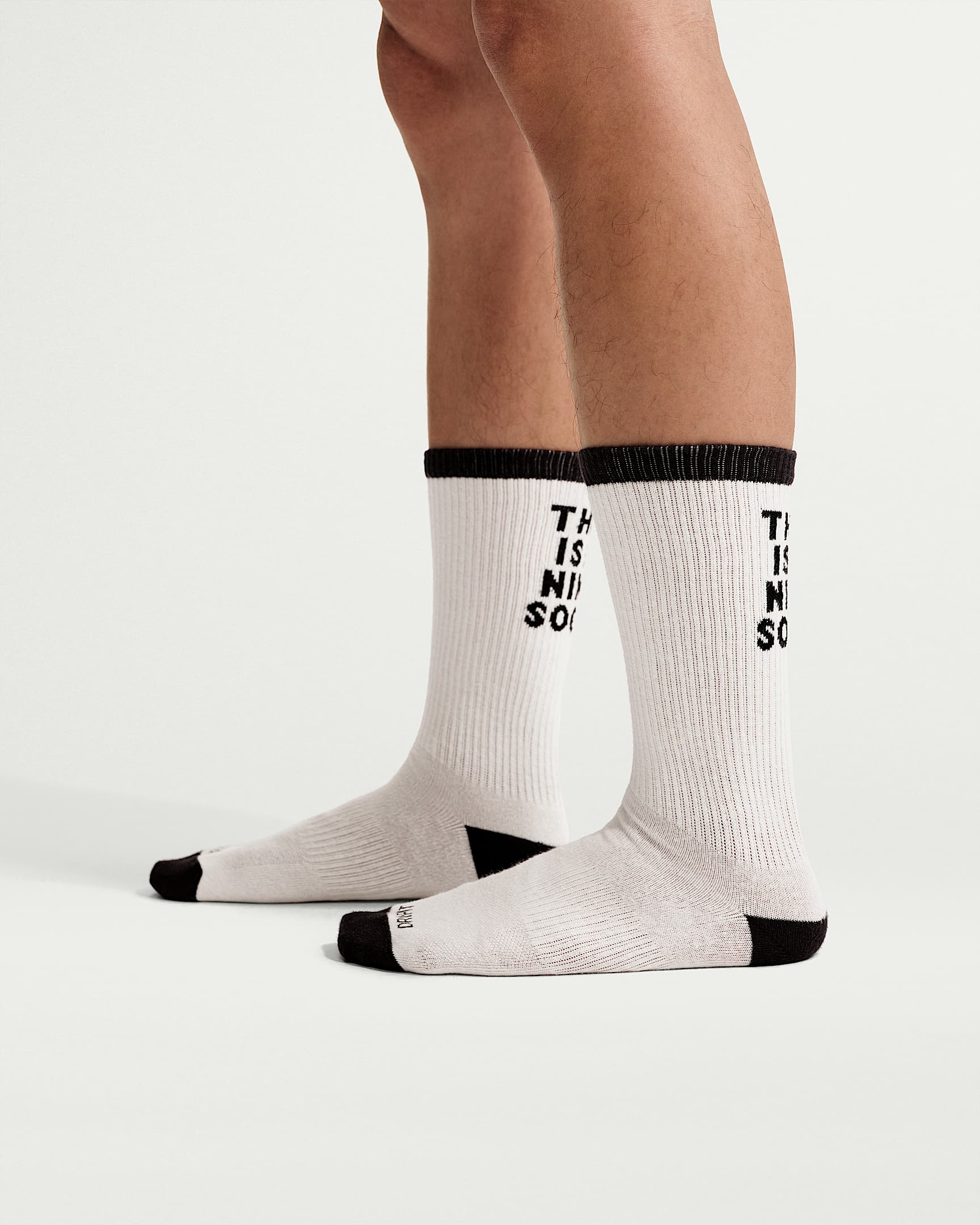 Nike Everyday Plus 速干轻便型中筒运动袜(1 双) - 帆白/亮深红/黑