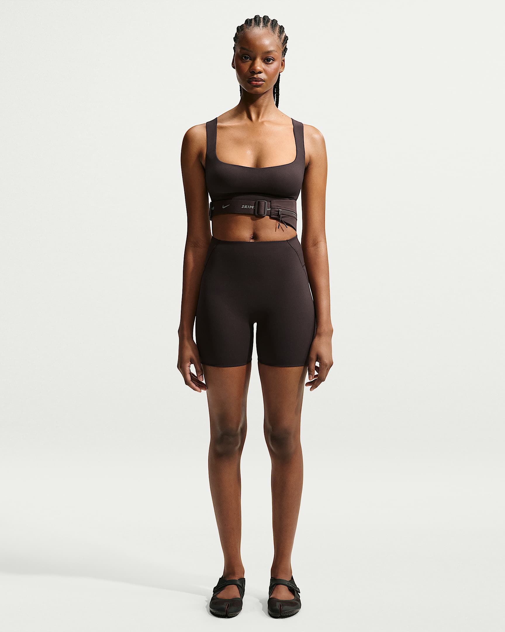 NikeSKIMS Studio Stretch 女子速干短裤 - NSKM Dark Roast/NSKM Dark Roast