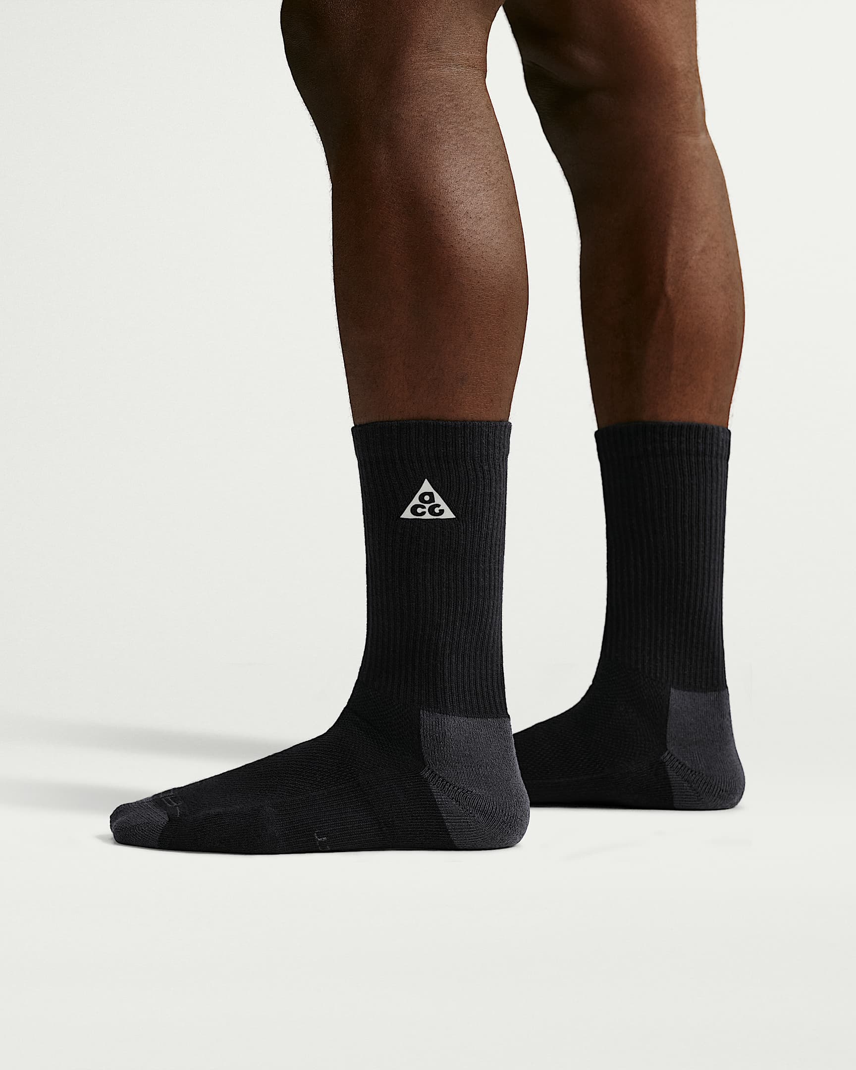 Nike ACG Everyday Elevated 速干中筒运动袜(1 双) - 黑/暗烟灰