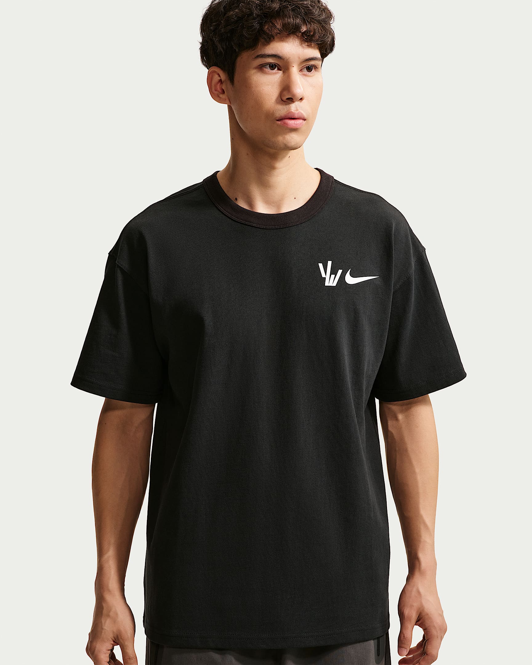 Nike Sportswear Premium Essentials 杨力维专属 Logo 短袖T恤 - 黑
