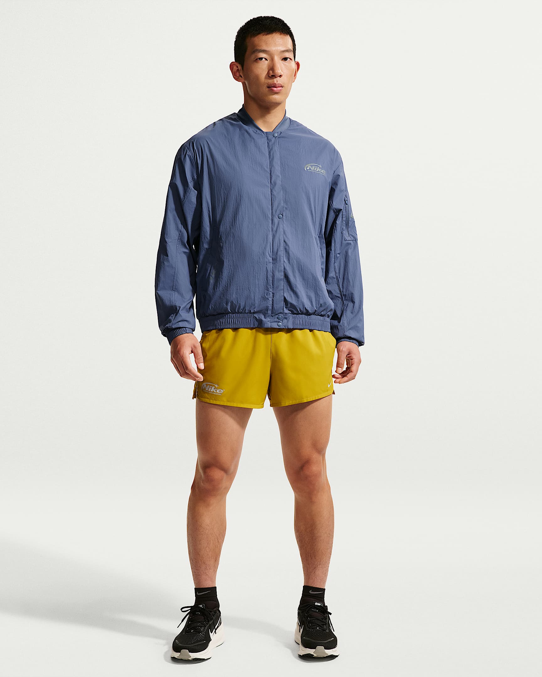 Nike Dri-FIT 男子速干跑步短裤（含衬裤） - 泥煤苔黄/中灰/黑