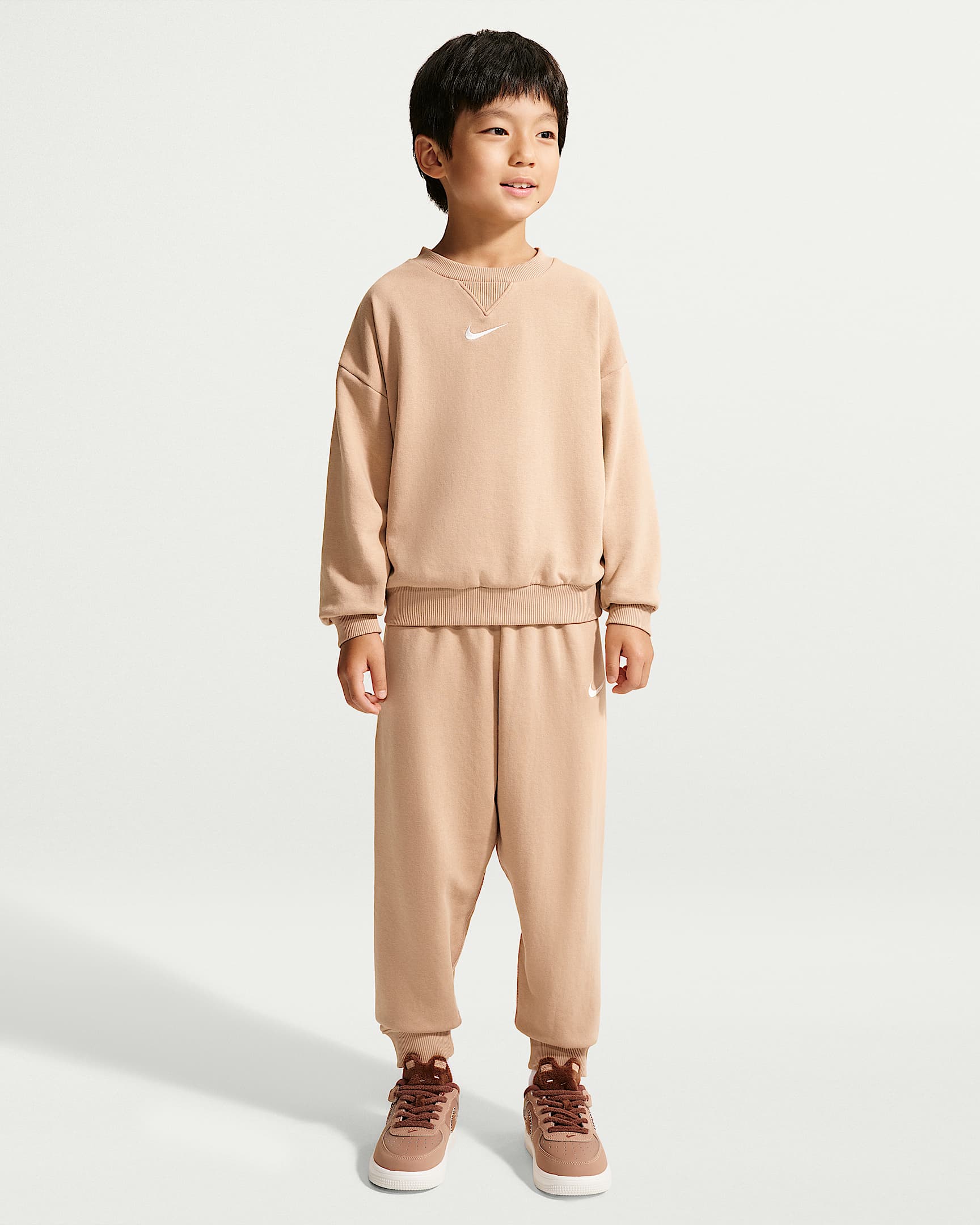 Nike 幼童法式毛圈圆领上衣和长裤套装 - 麻黄