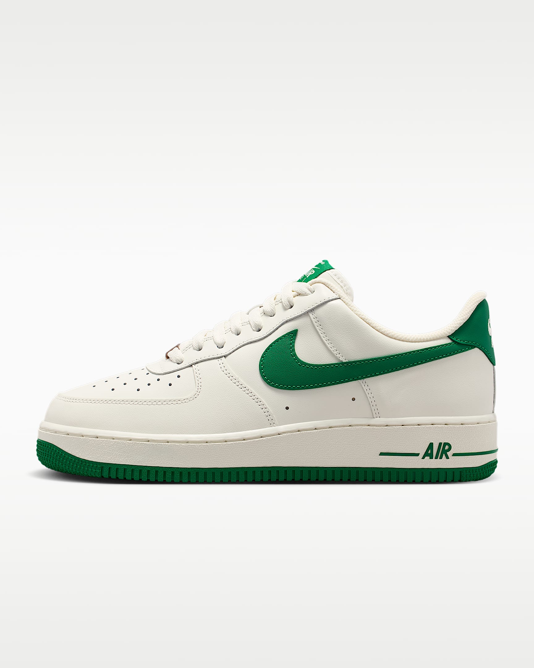 Nike Air Force 1 '07 男子空军一号运动鞋 - 帆白/淡象牙白/多色/庭绿