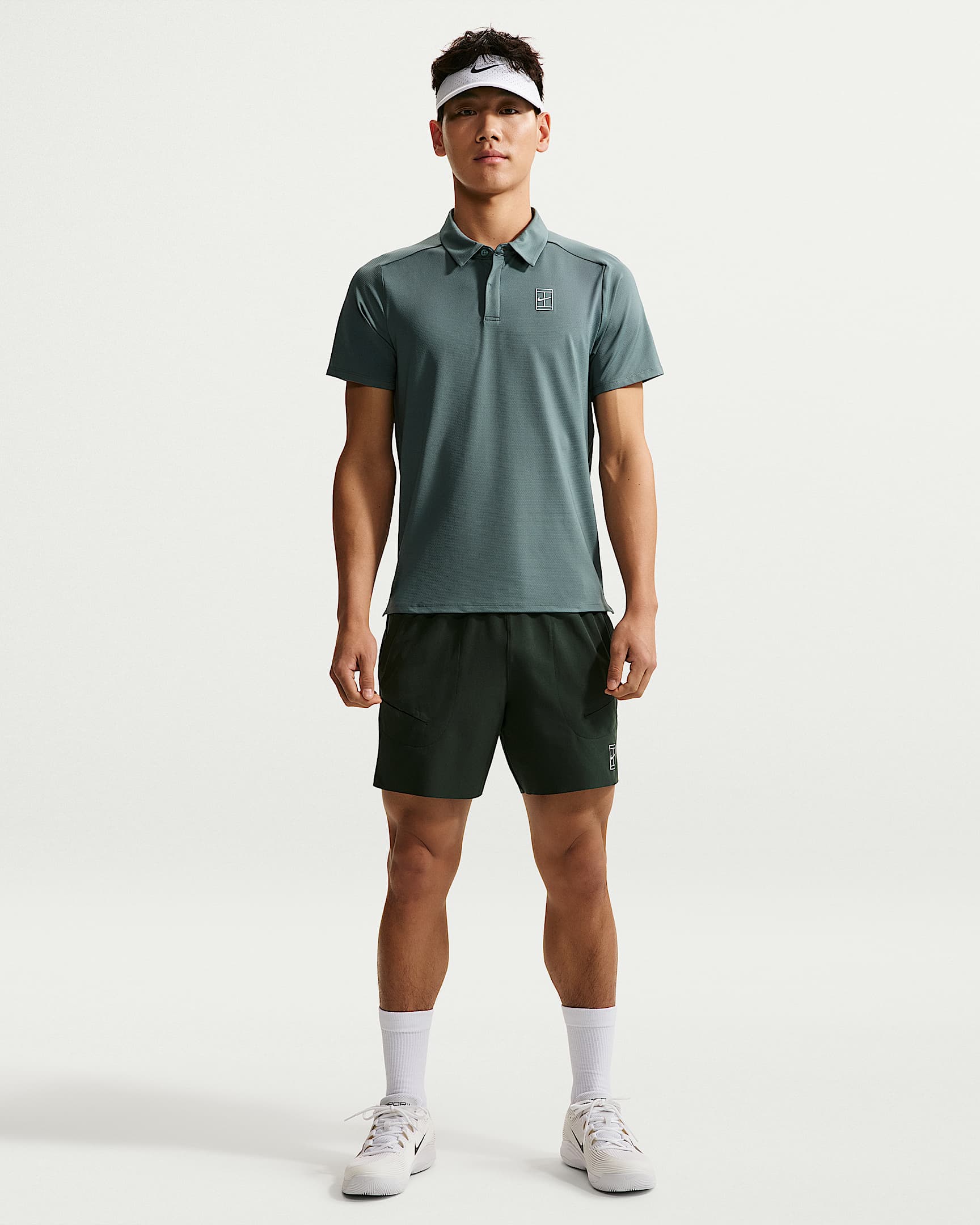 NikeCourt Advantage Dri-FIT 扬尼克·辛纳同款男子速干网球短裤 - 黑云衫绿/白色