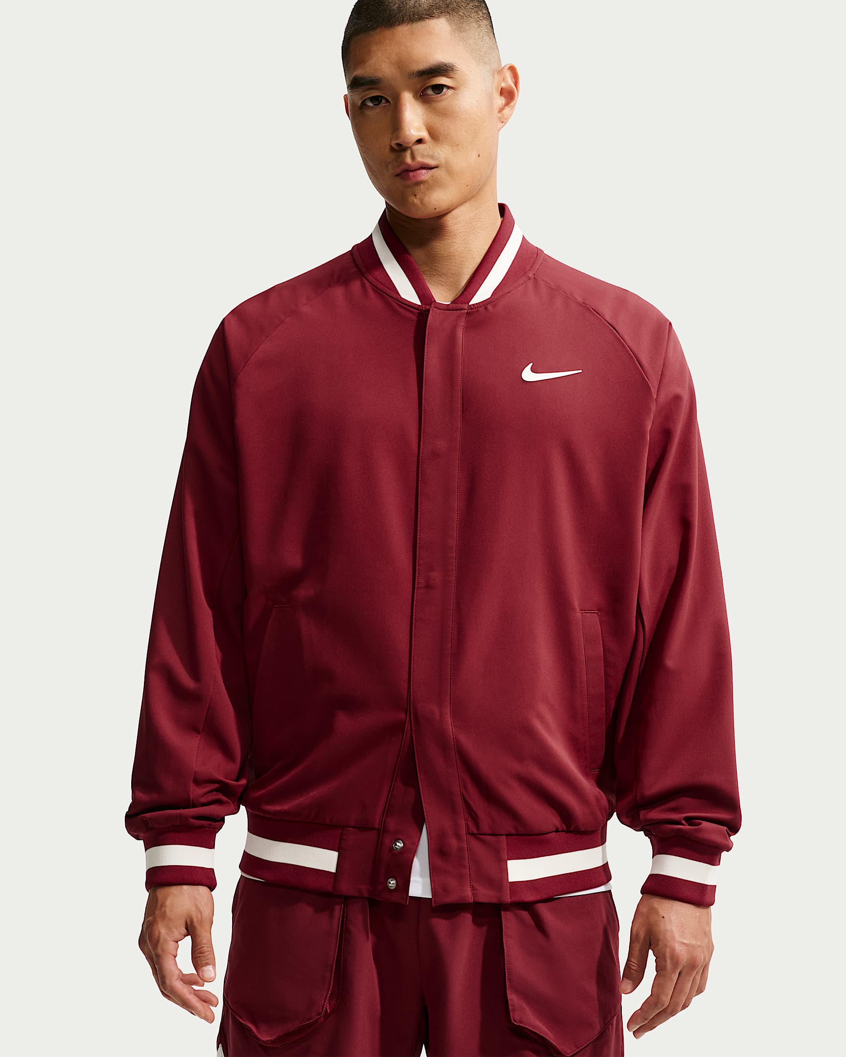 NikeCourt Slam Dri-FIT 扬尼克·辛纳同款男子防晒速干网球夹克 - 队红/淡象牙白/淡象牙白