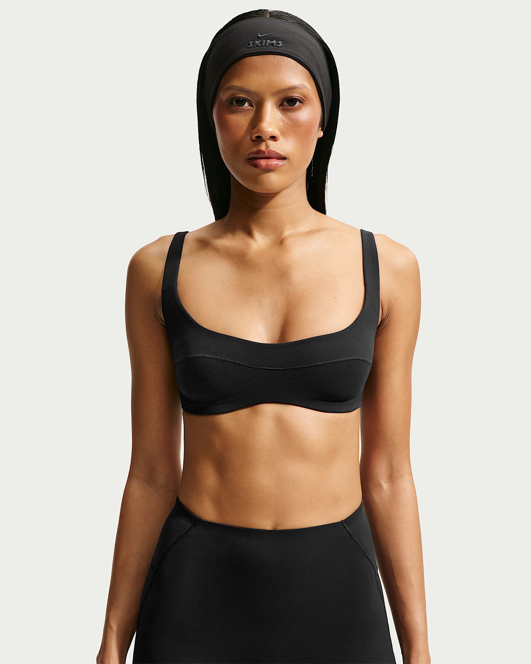 NikeSKIMS Studio Stretch 女子速干运动内衣 - NSKM Obsidian/NSKM Obsidian