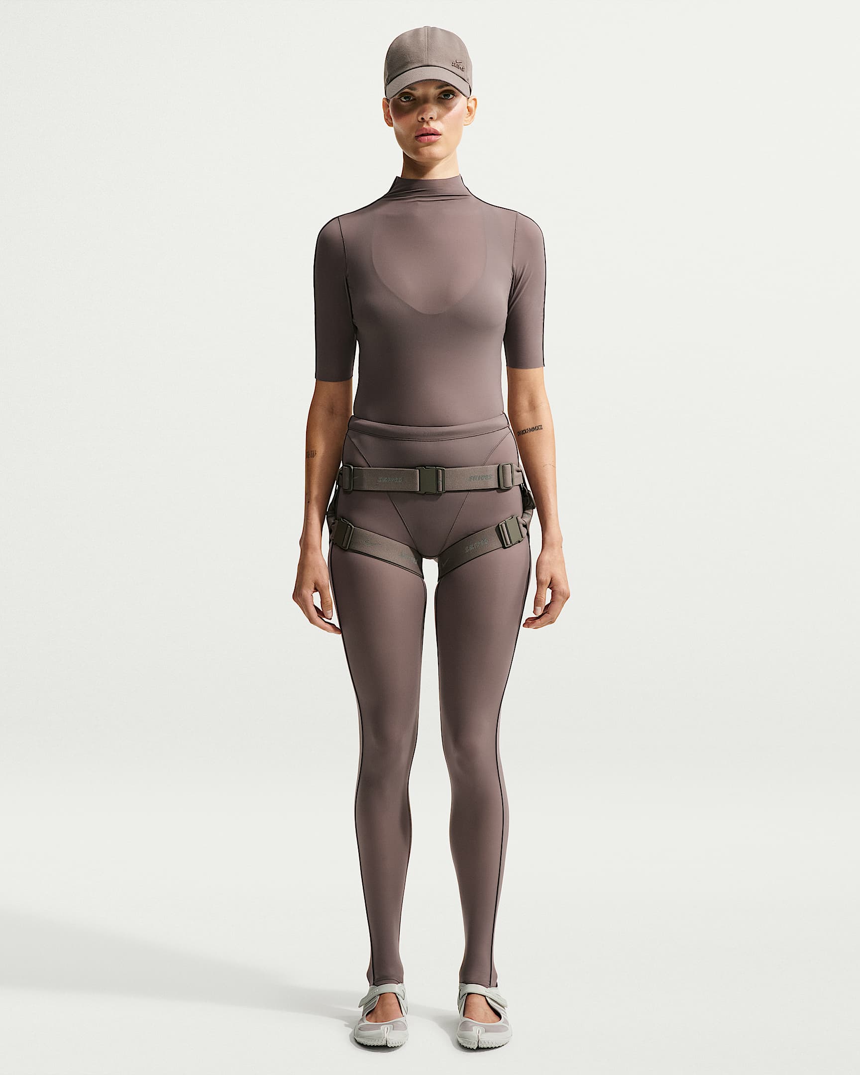 NikeSKIMS Weightless 女子高腰 V 型拼接紧身裤 - NSKM Resin