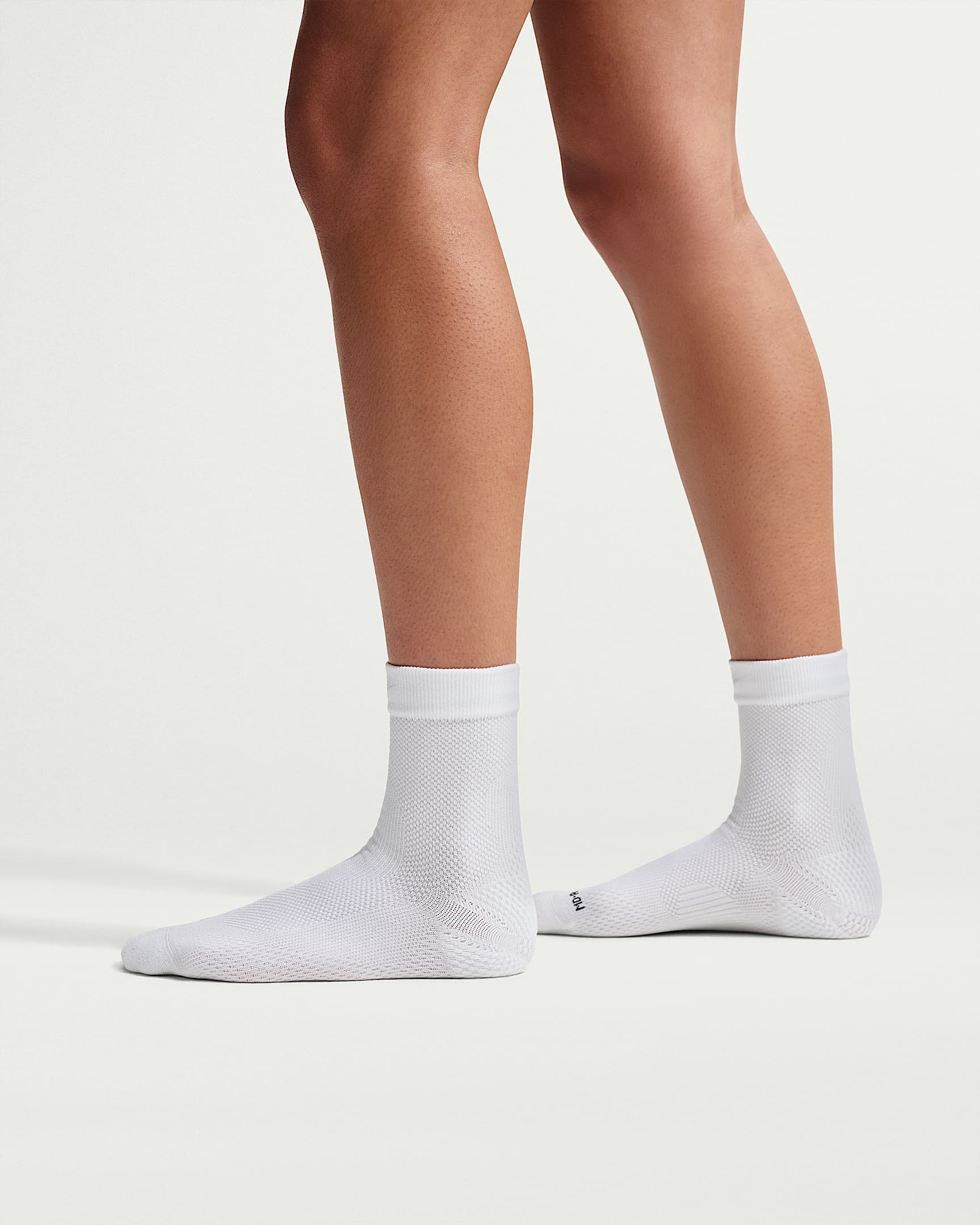 Nike Run Lightweight Micro-Crew 速干跑步短袜（1 双） - 白色/黑/白金色