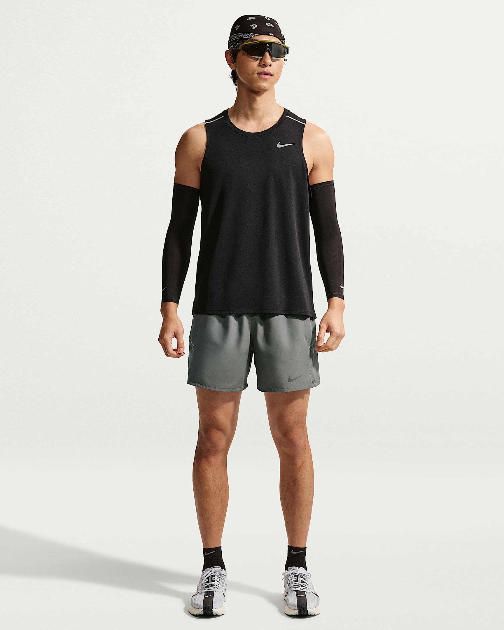 Nike Miler Dri-FIT 二合一男子速干跑步短裤 - 烟灰/烟灰