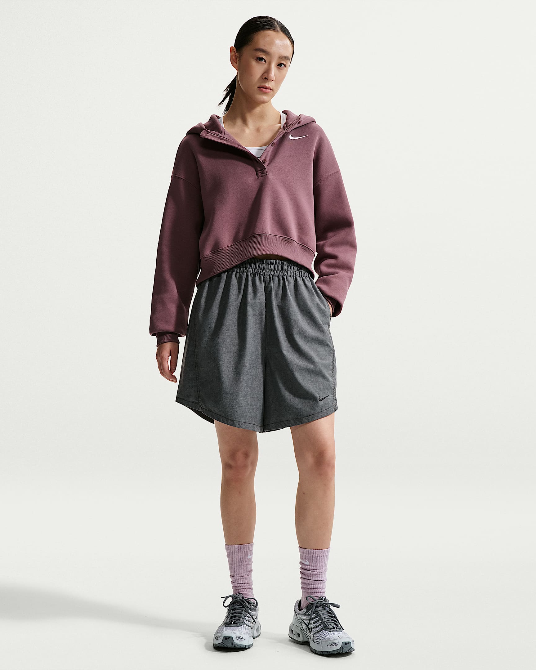 Nike Sportswear 女子 Oversize 风中腰梭织短裤 - 黑/调色/黑