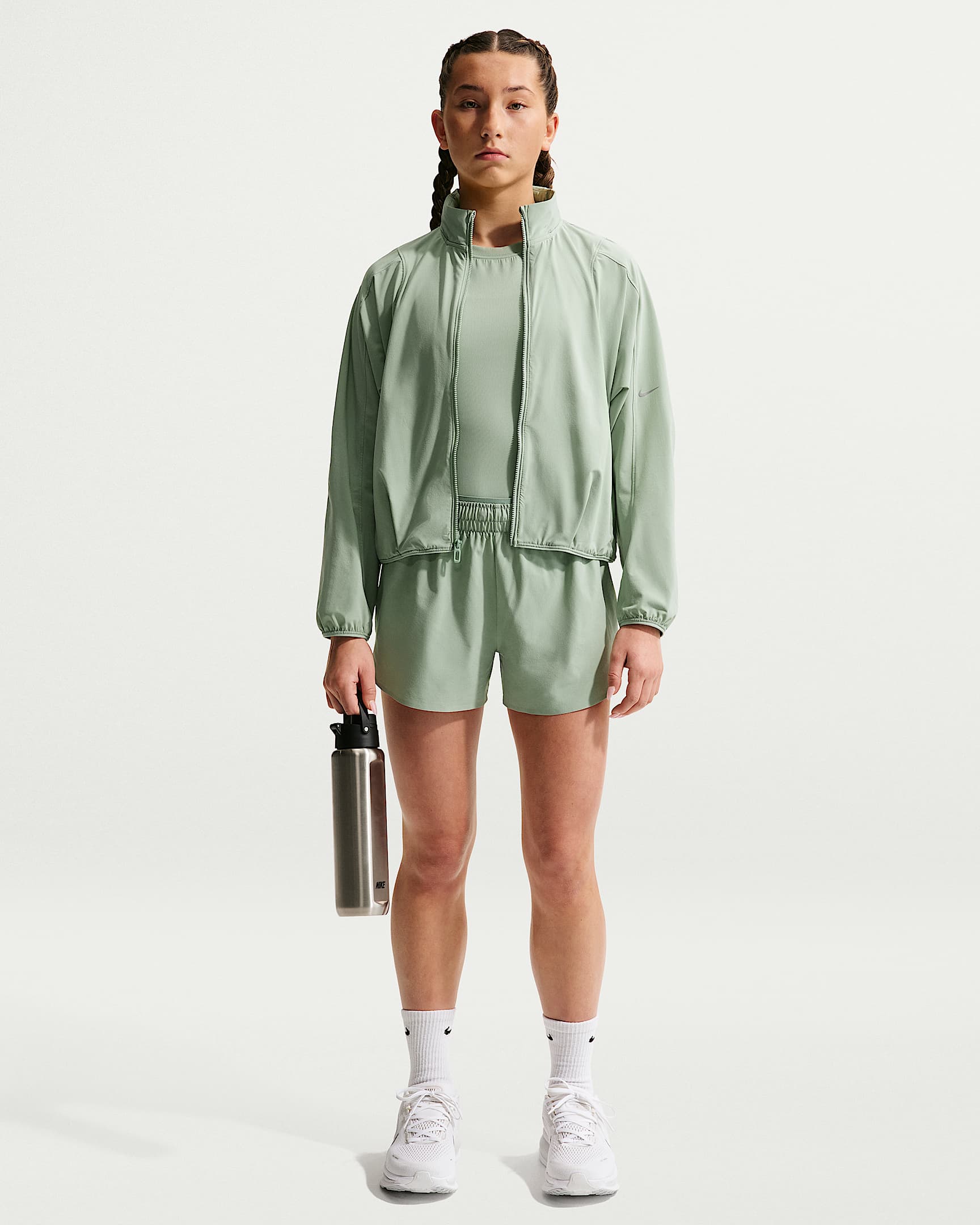 Nike MAVN 耐克好动心系列大童（女孩）拒水中腰训练短裤 - 温和灰绿/温和灰绿