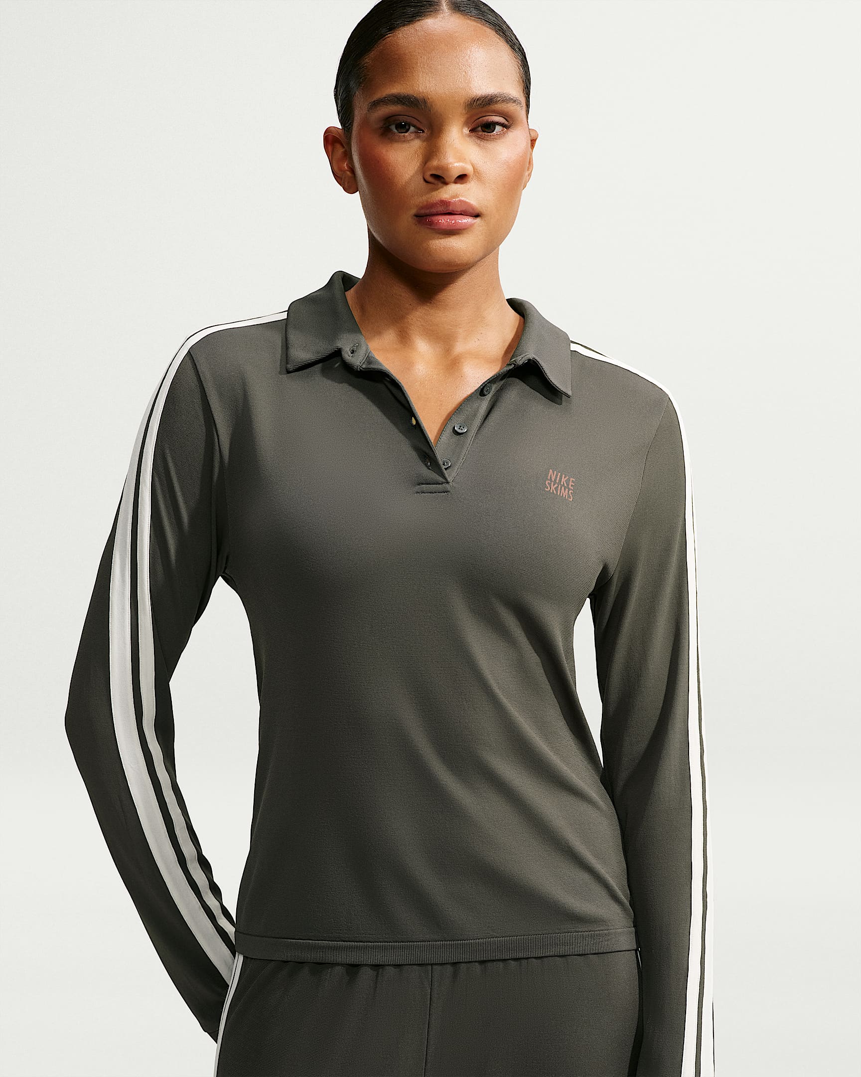 NikeSKIMS Stretch Knit 2.0 女子速干长袖翻领上衣 - NSKM Boulder/NSKM Ecru