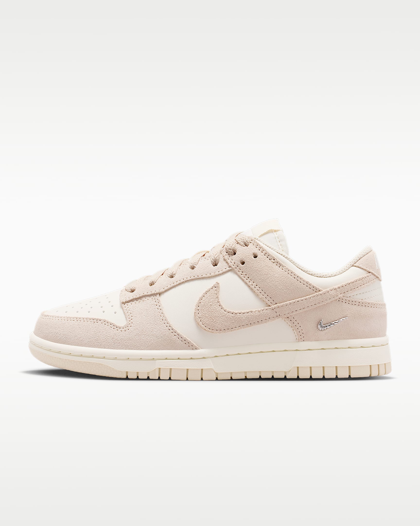 Nike Dunk Low Suede 女子运动鞋 - 珍珠白/淡象牙白/金属银/珍珠白