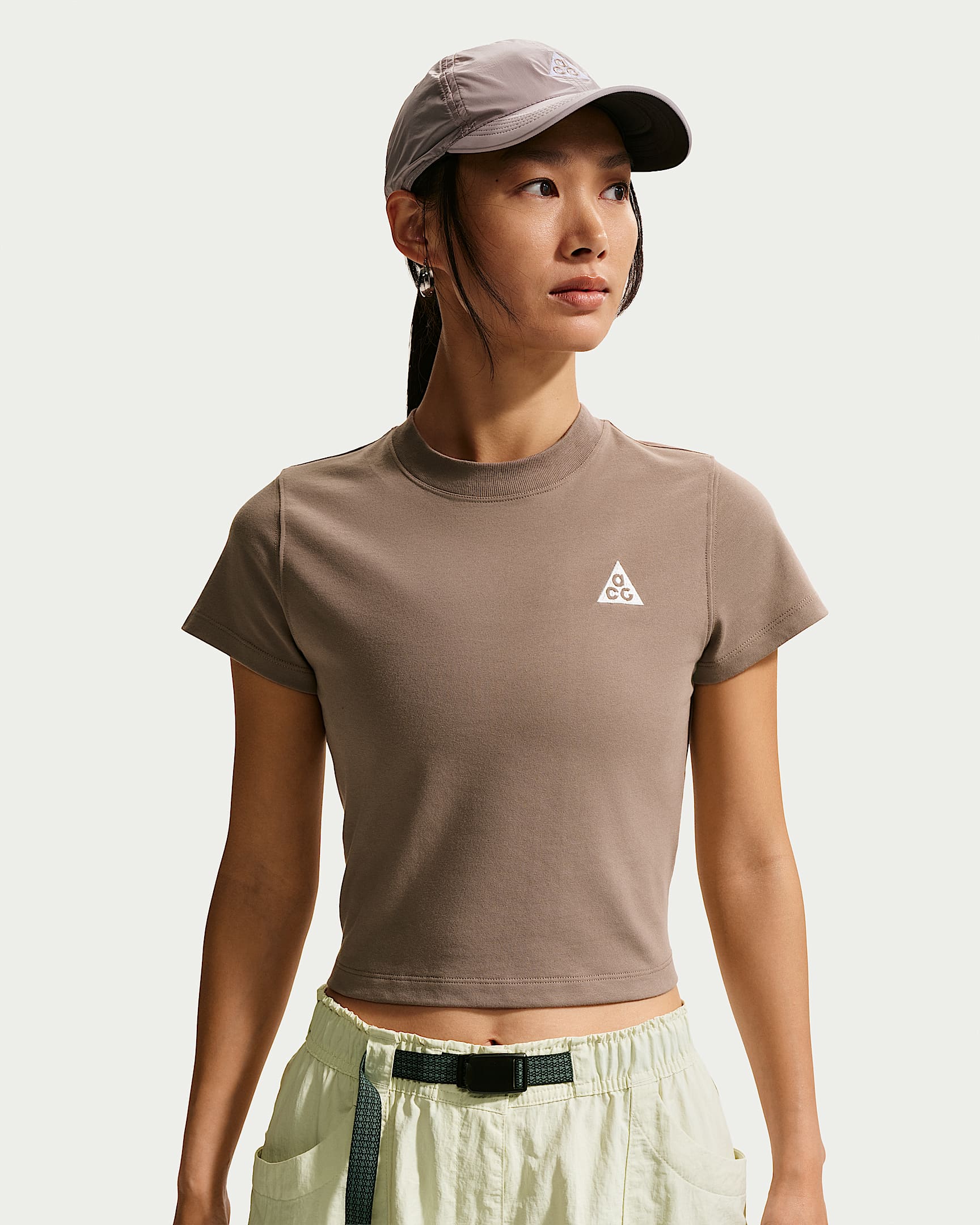 Nike ACG Dri-FIT 女子速干短袖上衣 - 貂棕/山峰白