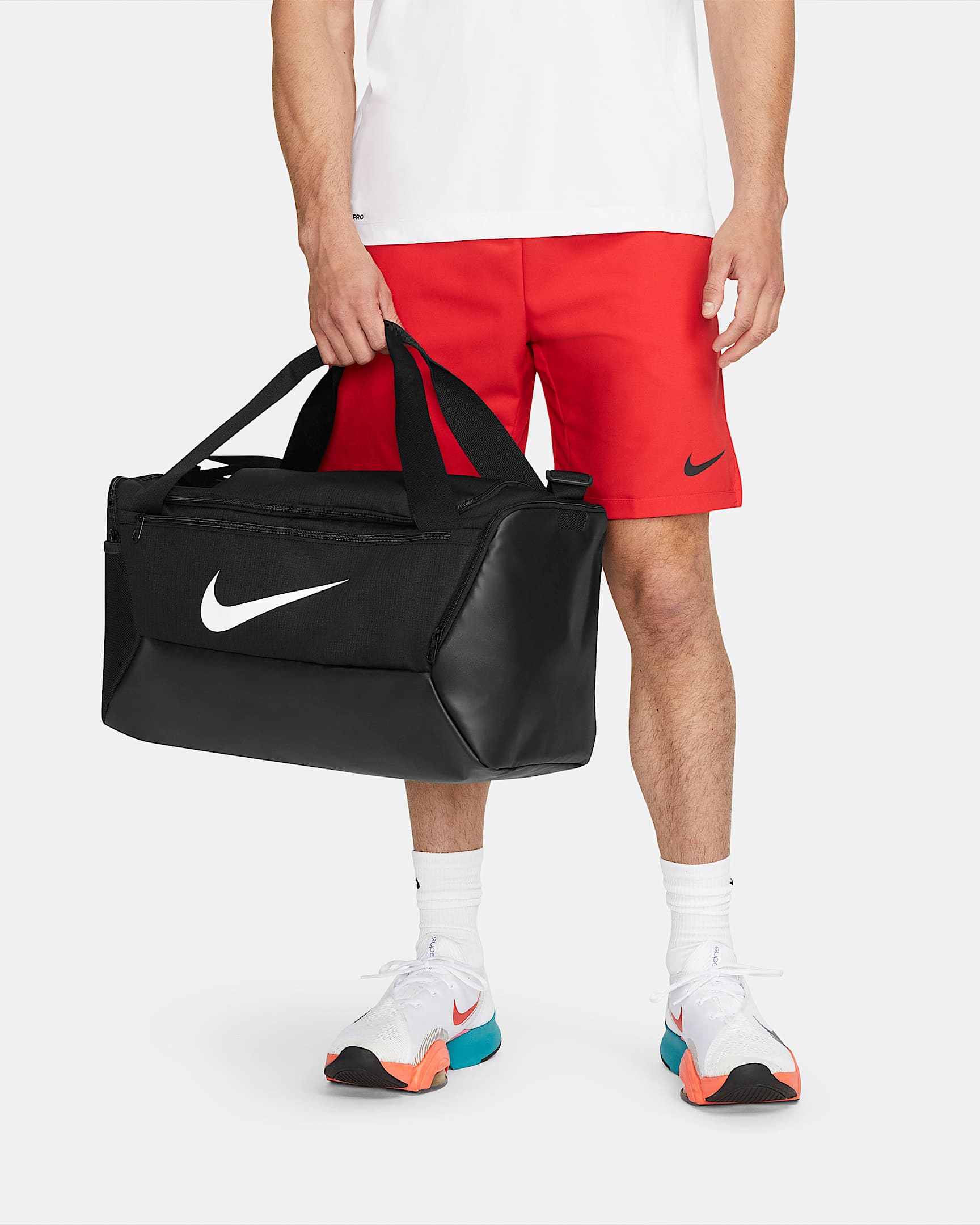 Nike Brasilia 训练行李包 - 黑/黑/白色