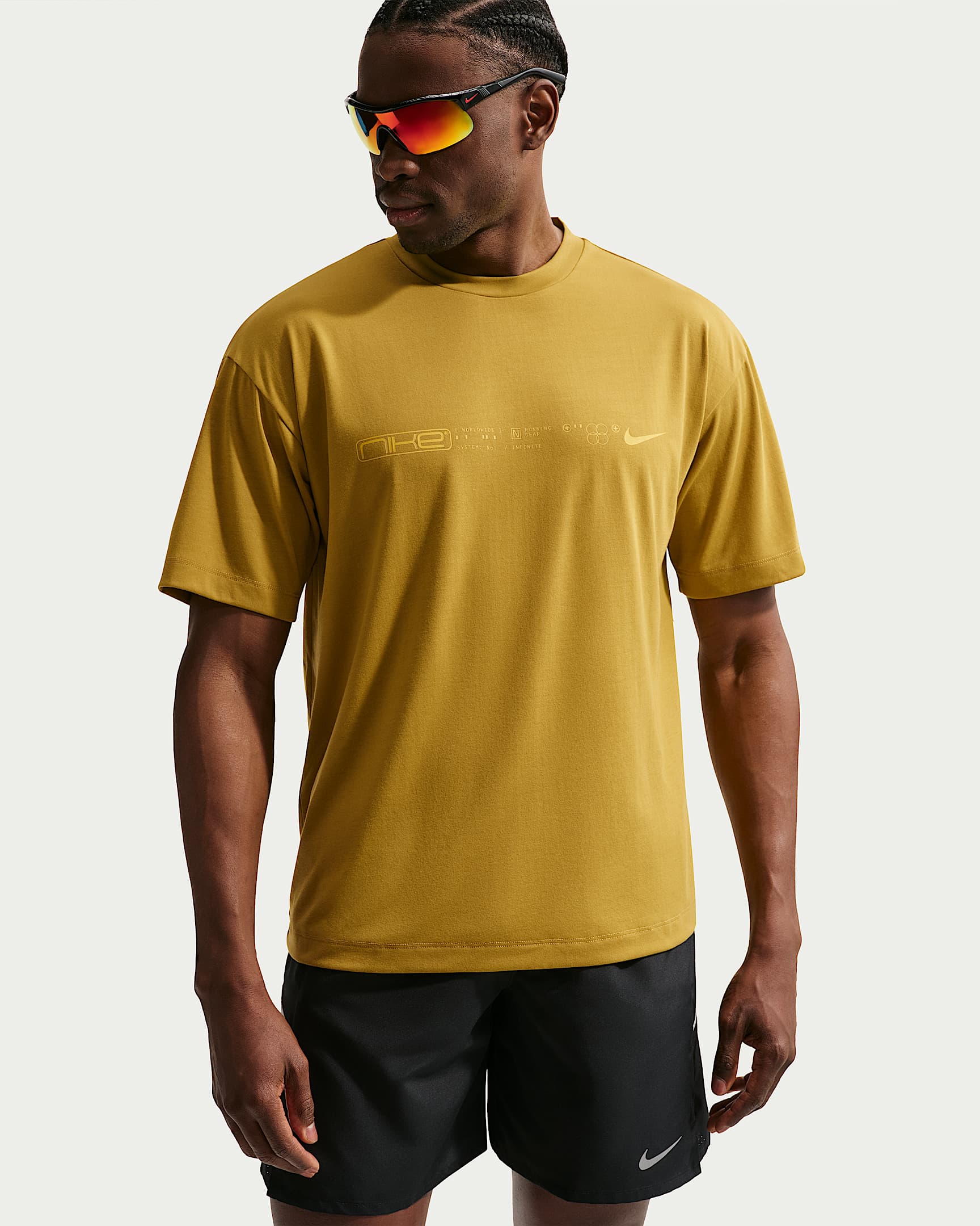 Nike Disrupt Dri-FIT 男子速干短袖跑步上衣 - 泥煤苔黄/雾杉木绿