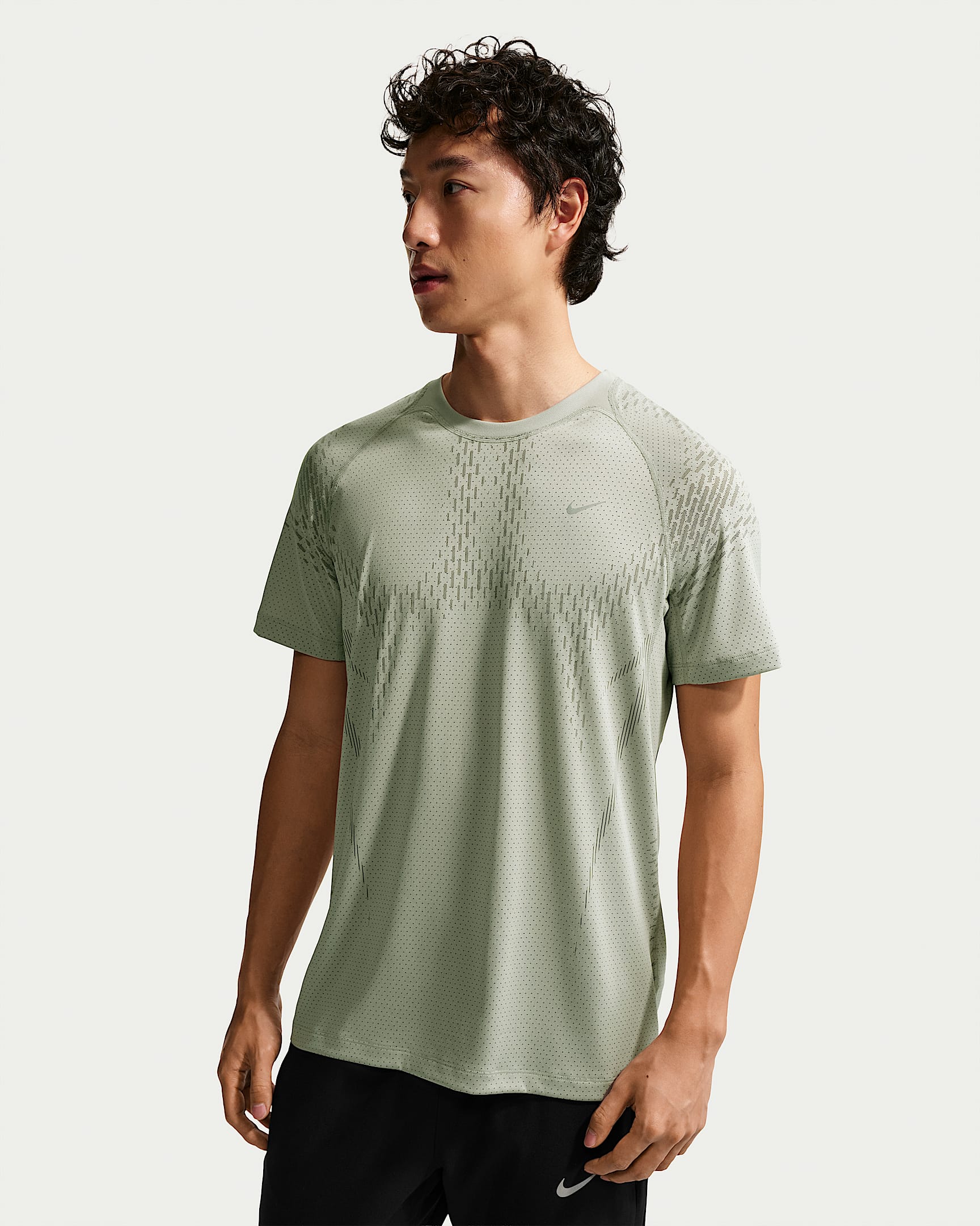 Nike Stride Dri-FIT ADV 男子速干短袖跑步上衣 - 雾杉木绿/浅军绿