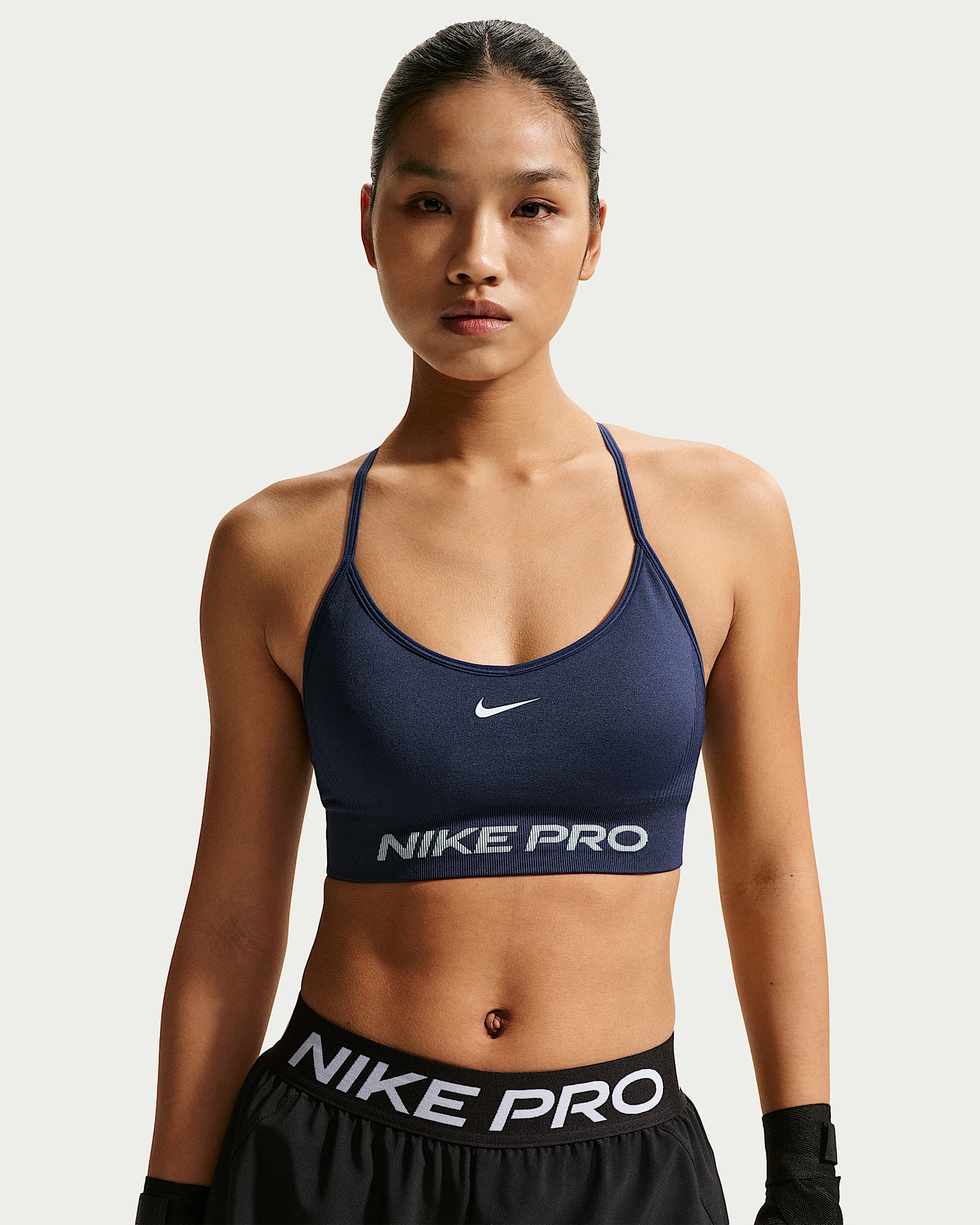 Nike Pro 女子速干低强度支撑衬垫训练运动内衣 - 深藏青/白色