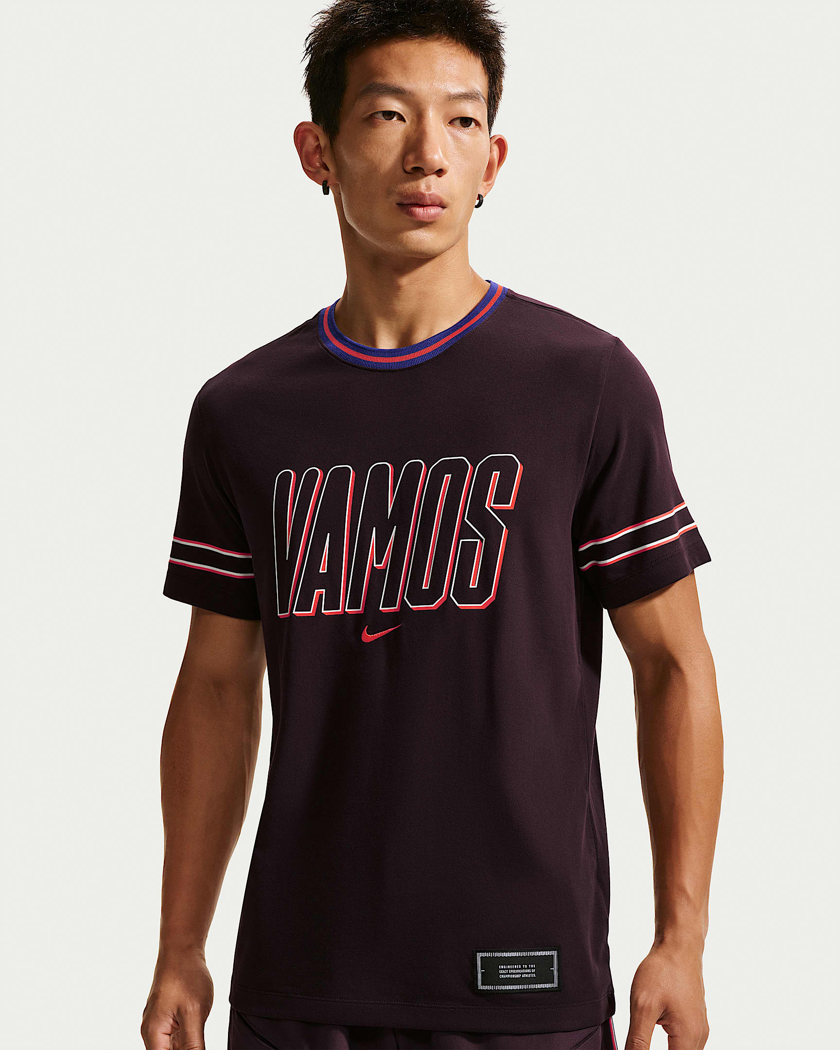 Carlos Alcaraz NikeCourt Dri-FIT 卡洛斯·阿尔卡拉斯男子速干短袖网球T恤 - 暗调勃艮第酒红