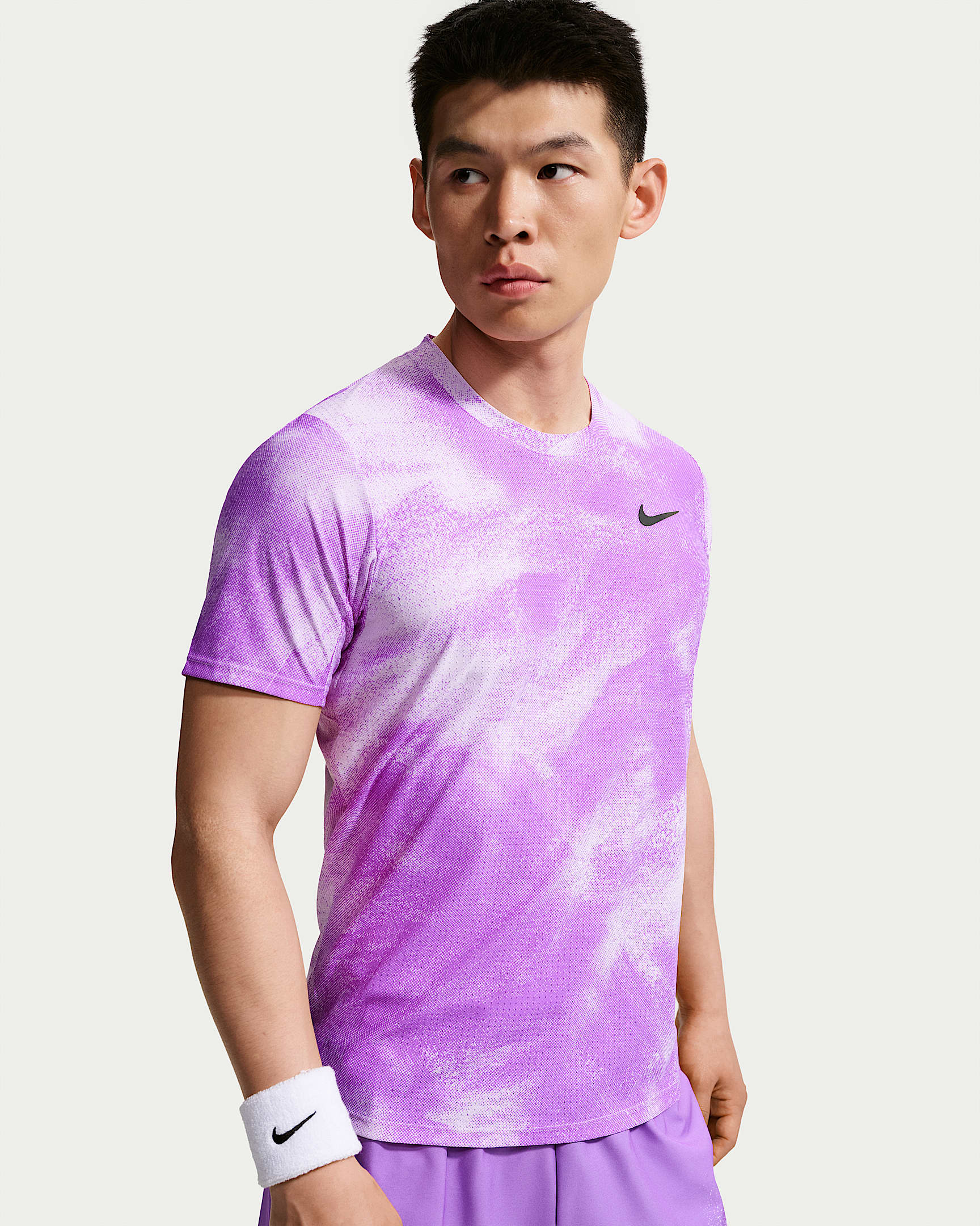 NikeCourt Slam Dri-FIT ADV 卡洛斯·阿尔卡拉斯同款男子速干短袖网球上衣 - 薄雾紫/亮紫罗兰/黑