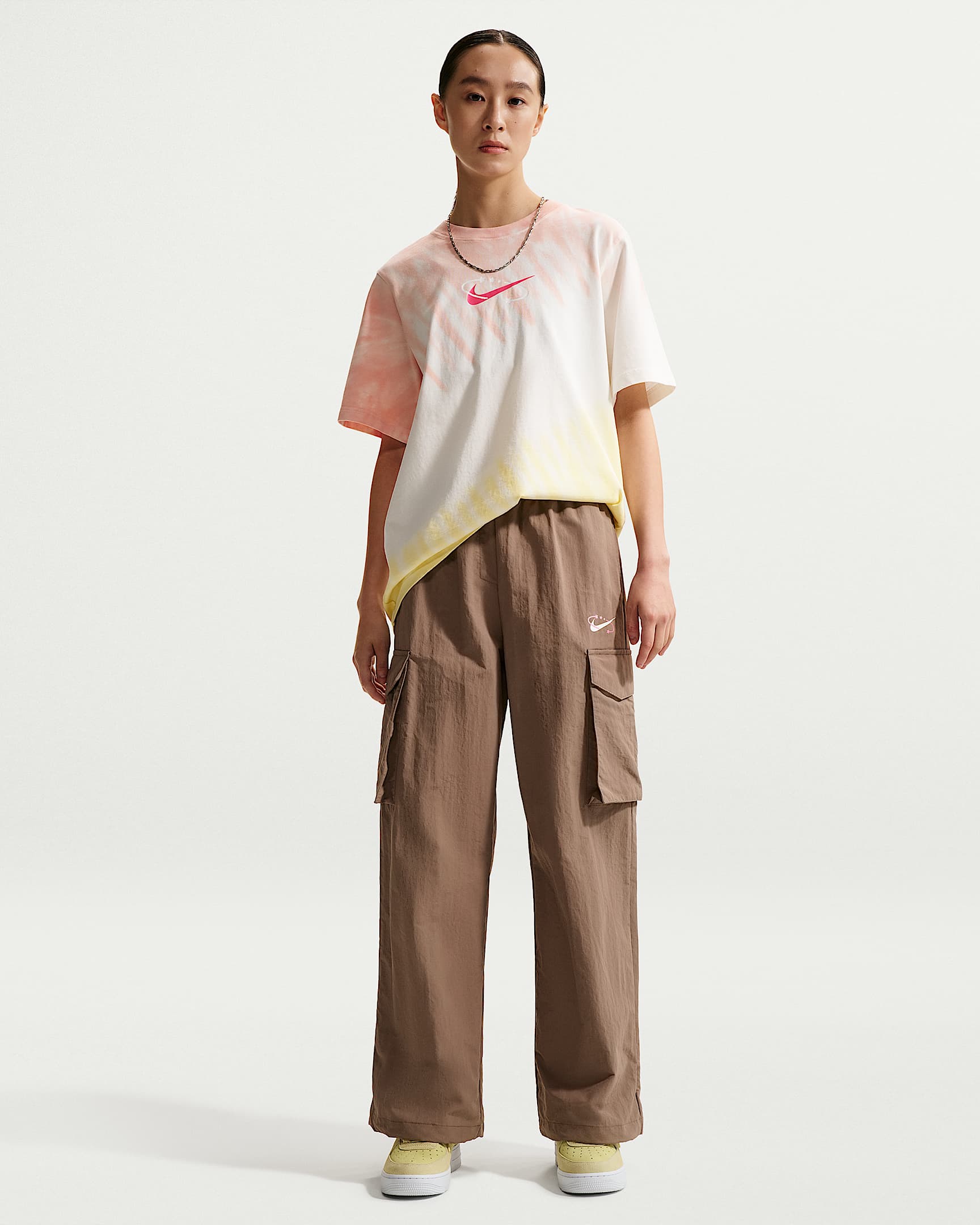 Nike Sportswear 女子防晒拒水中腰工装长裤 - 貂棕