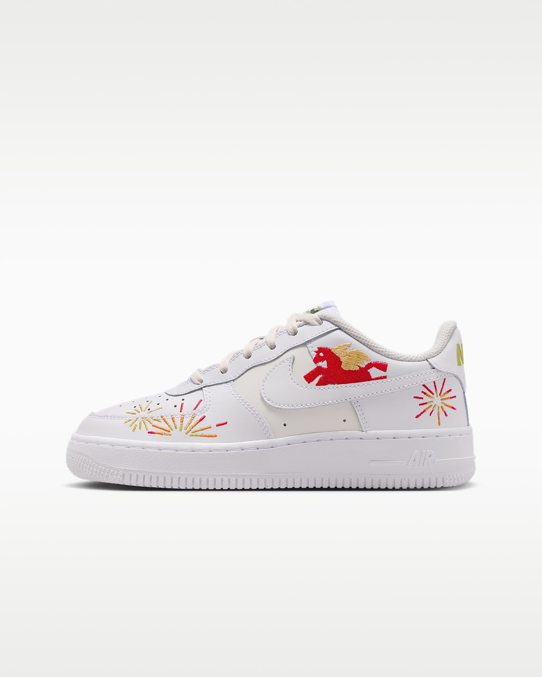 Nike Air Force 1 马年限定脱缰系列新年款大童空军一号运动鞋 - 白色/白色/帆白/白色