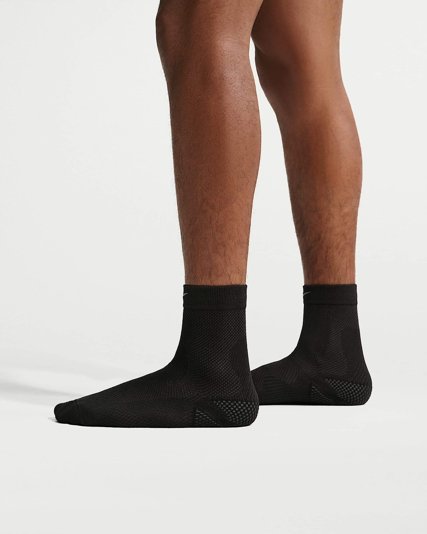 Nike Run Lightweight Micro-Crew 速干跑步短袜（1 双） - 黑/白金色/暗烟灰/烟灰