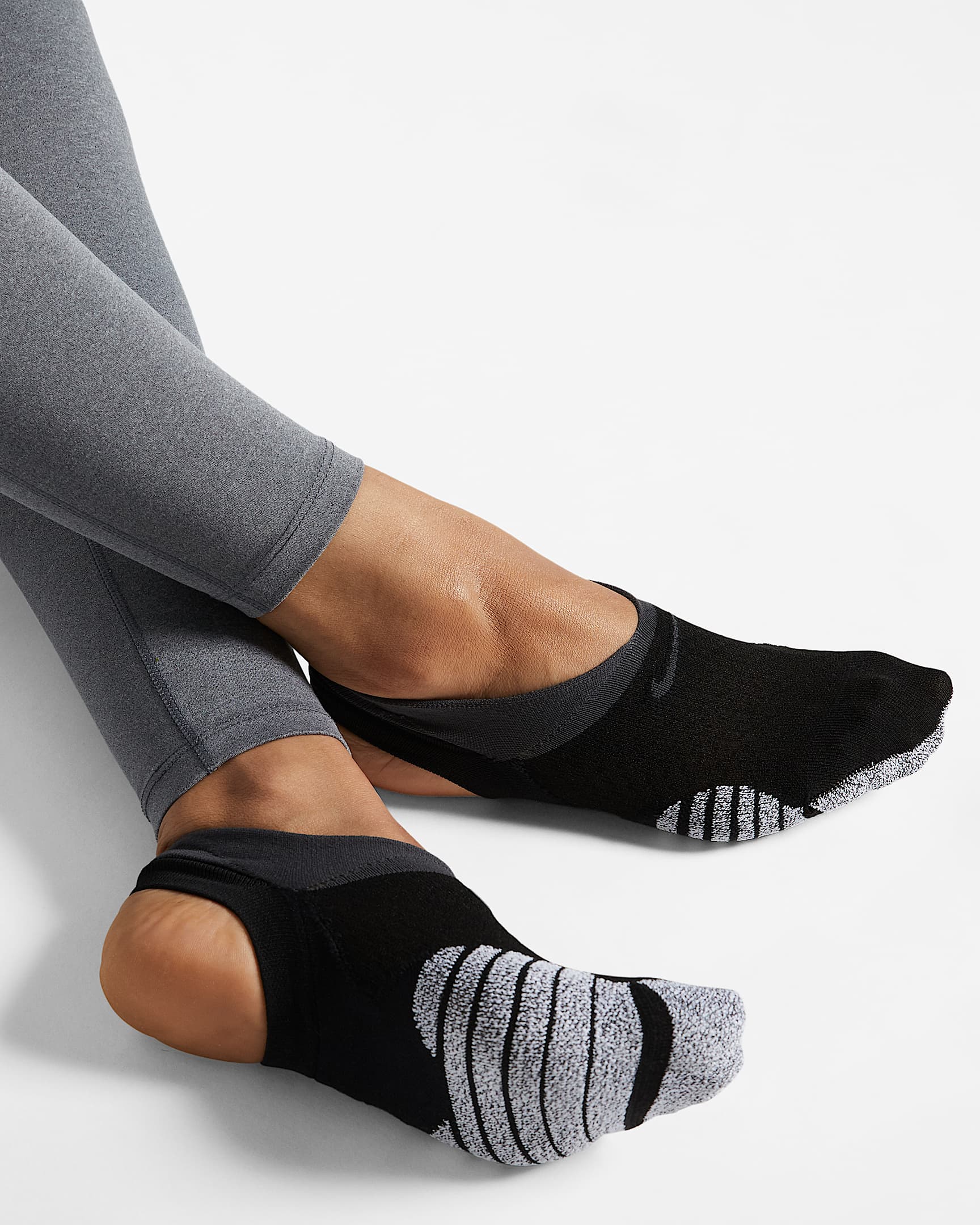 NikeGrip Studio 女子速干训练浅口袜（1 双） - 黑/煤黑/煤黑