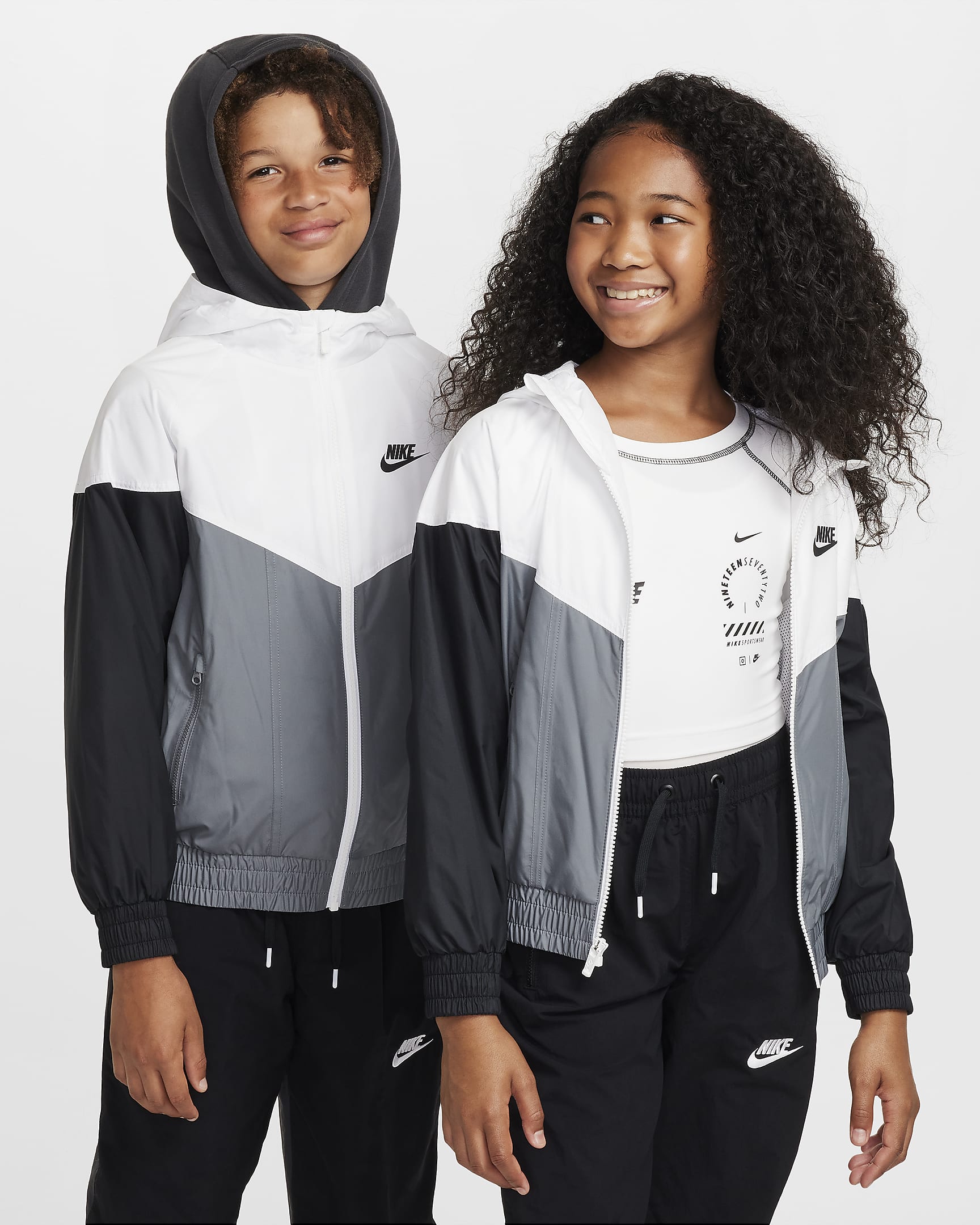Nike Sportswear Windrunner Repel 大童拒水连帽夹克 - 白色/烟灰/黑/黑