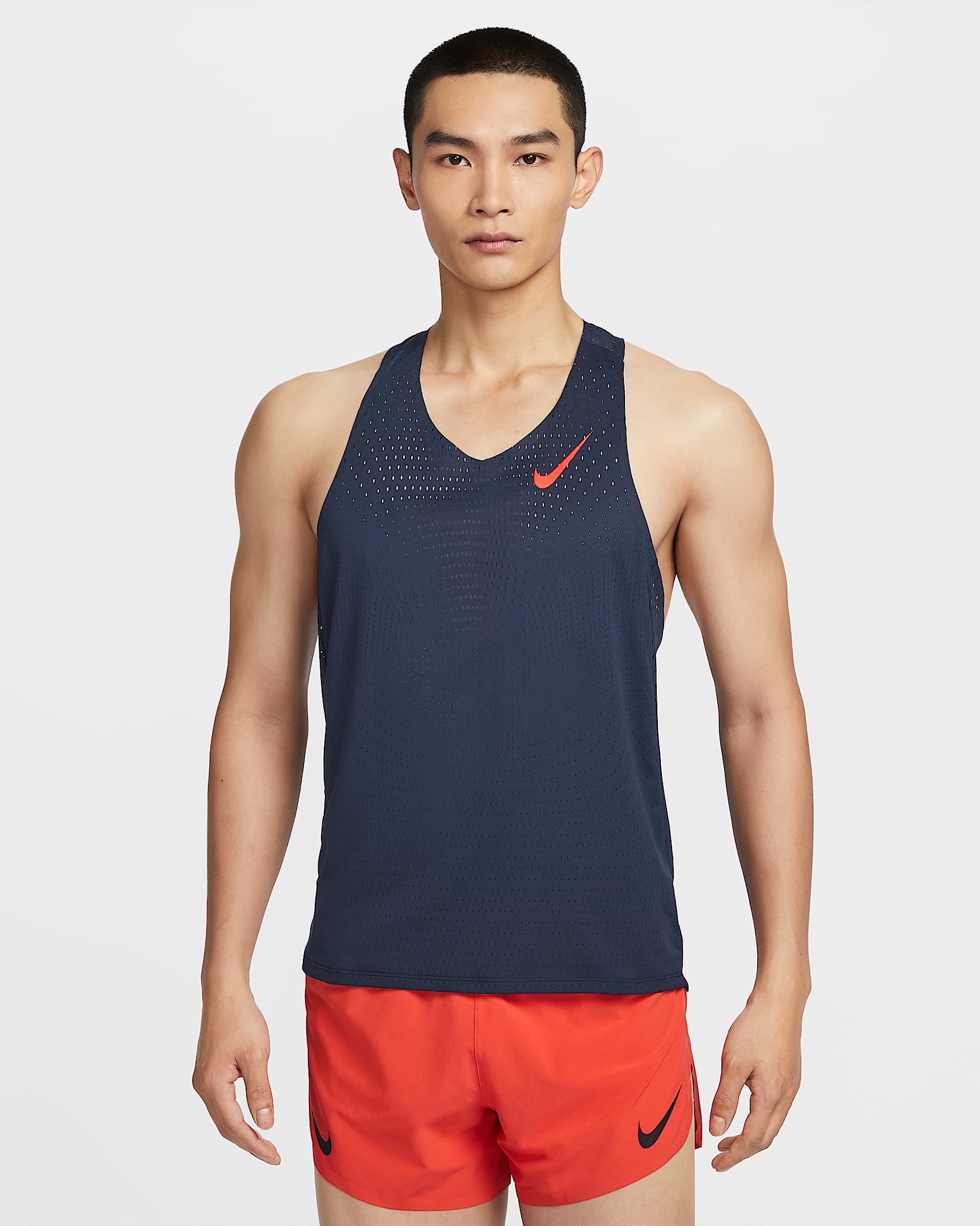 Nike AeroSwift Dri-FIT ADV 男子速干跑步背心 - 黑曜石色/亮深红