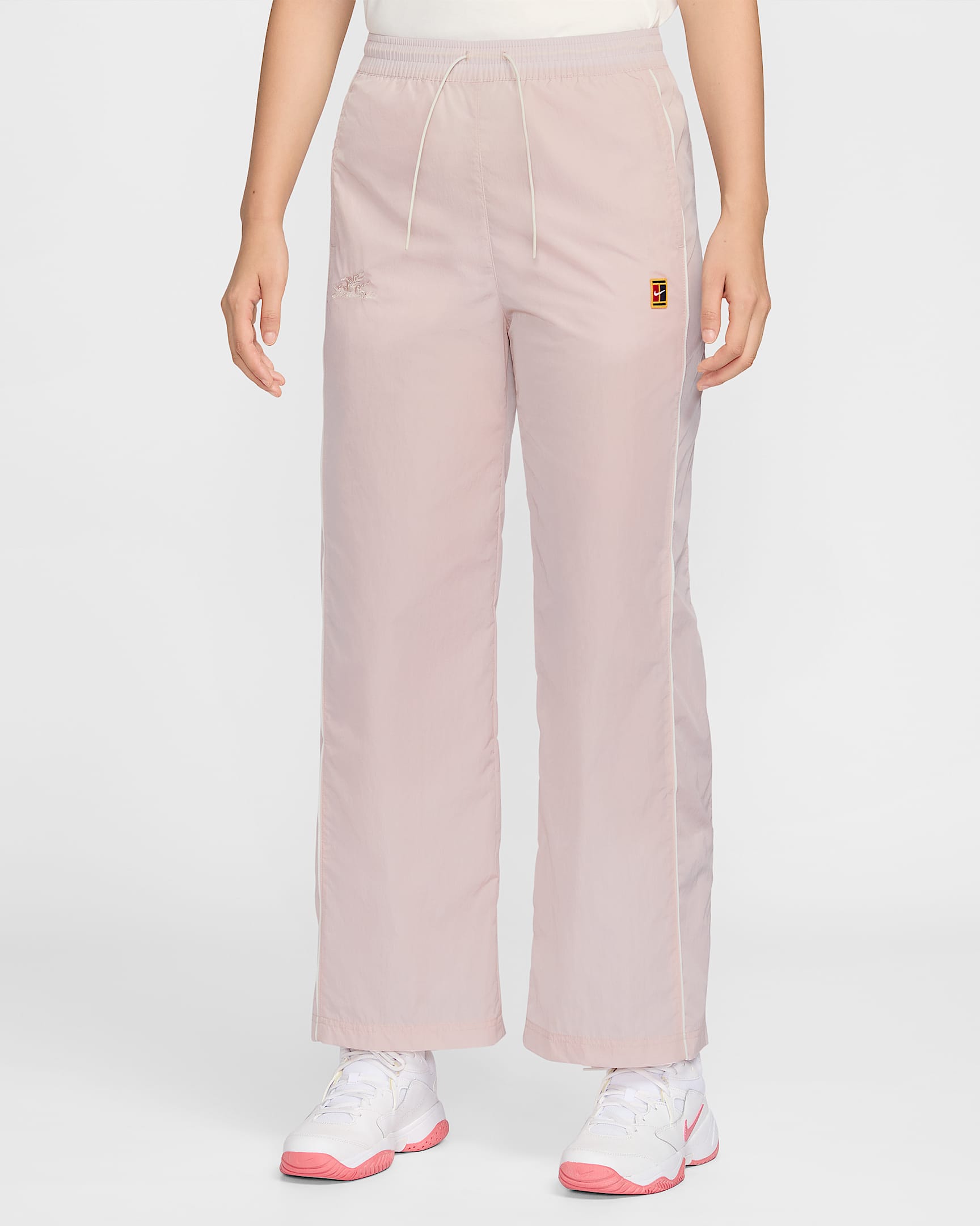 NikeCourt Windrunner 马年限定脱缰系列新年款女子防晒高腰梭织直筒长裤 - 砂岩灰粉