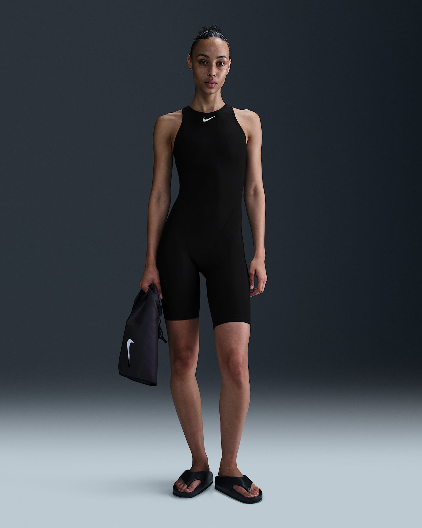 Nike Swim HydraStrong Solid 女子高领口连体泳衣 - 黑/白色