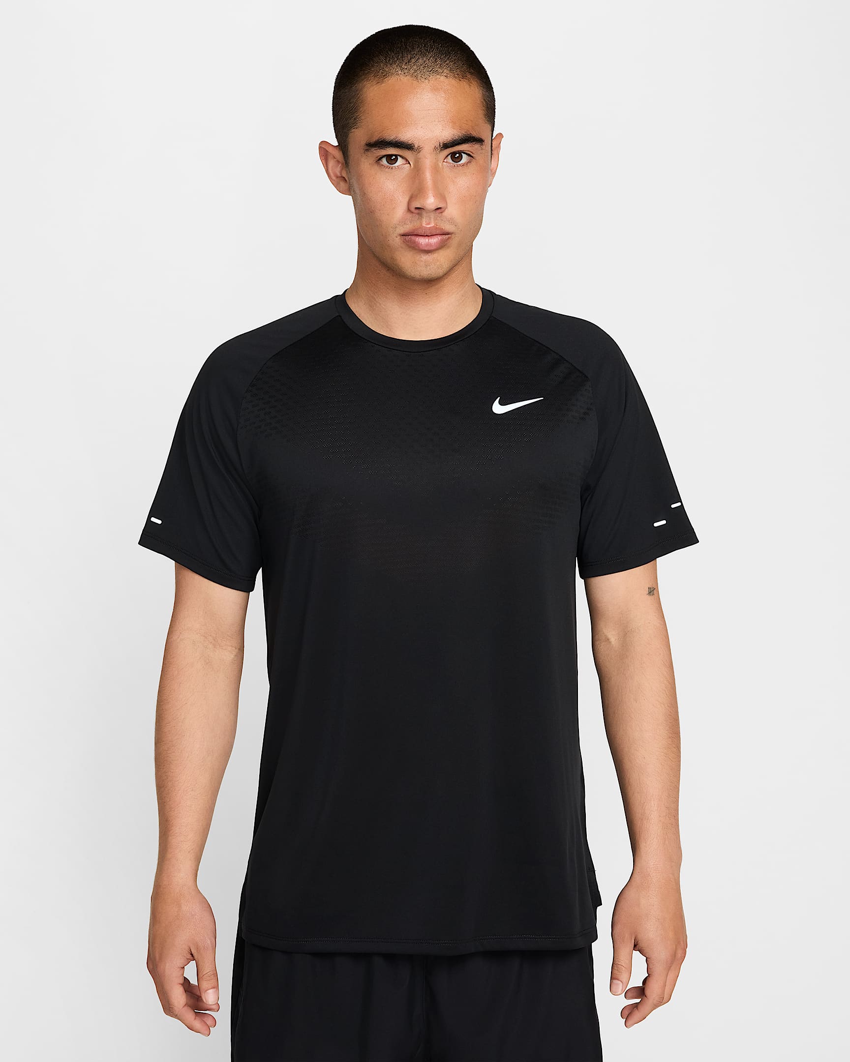 Nike Stride Dri-FIT ADV 男子速干短袖跑步上衣 - 黑