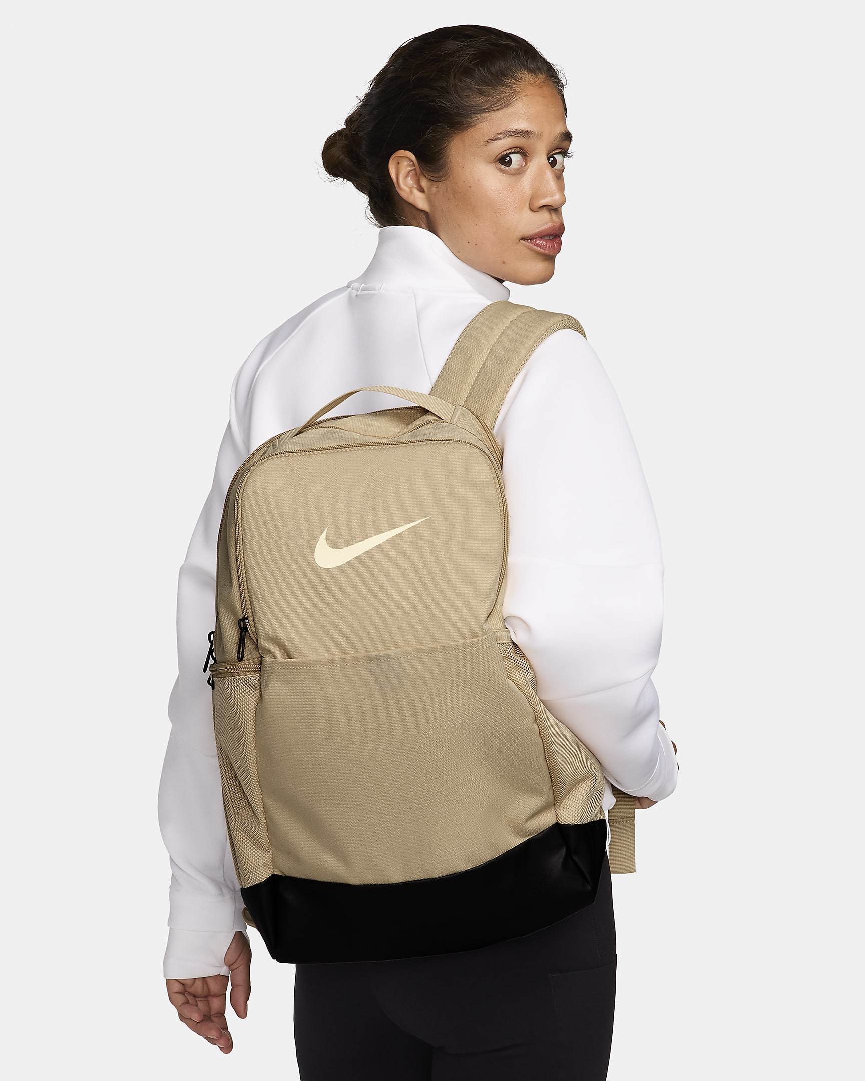 Nike Brasilia 9.5 训练双肩包 - 芝麻棕/黑/淡象牙白