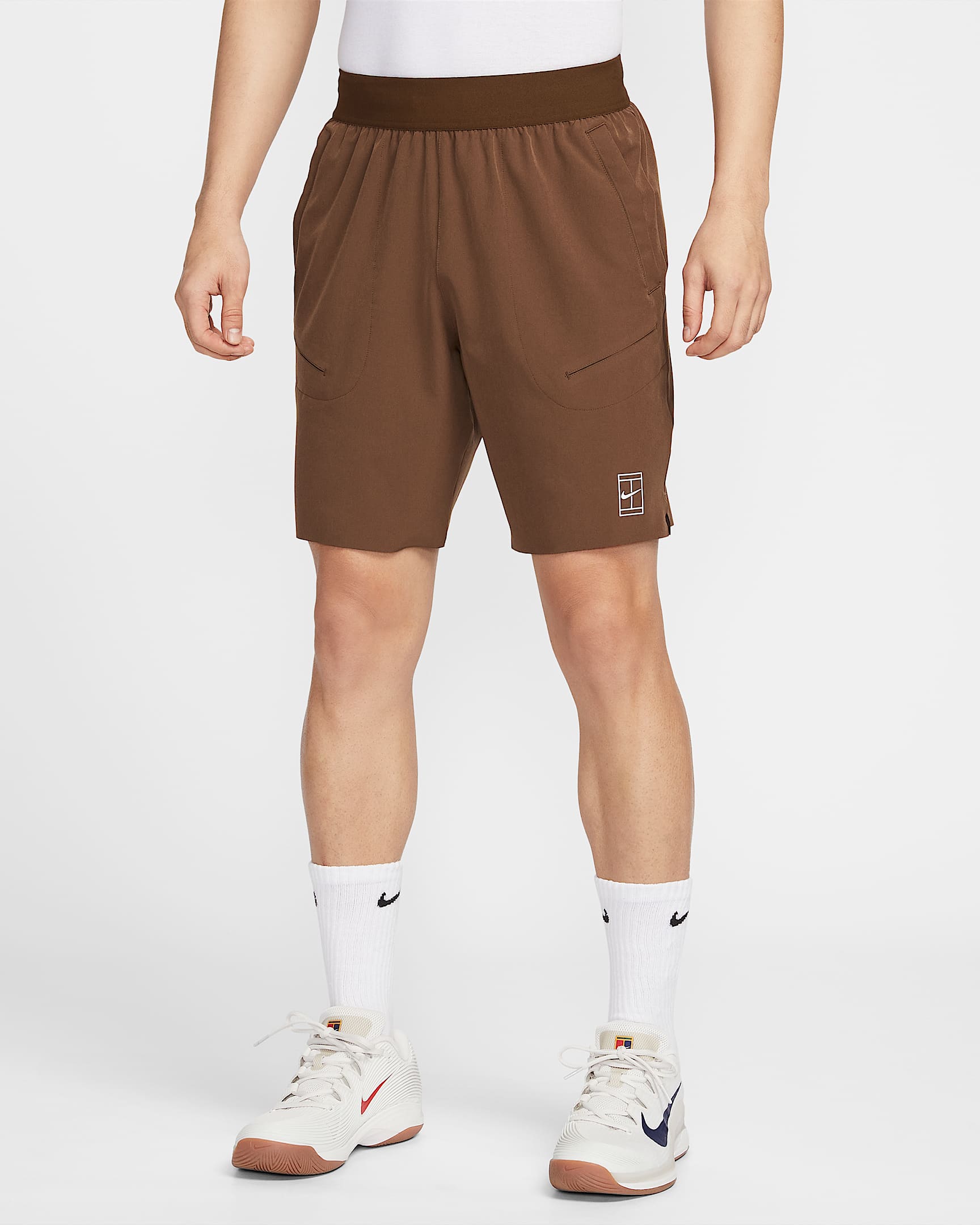 NikeCourt Advantage Dri-FIT 男子速干网球短裤 - 惊喜可可色/白色