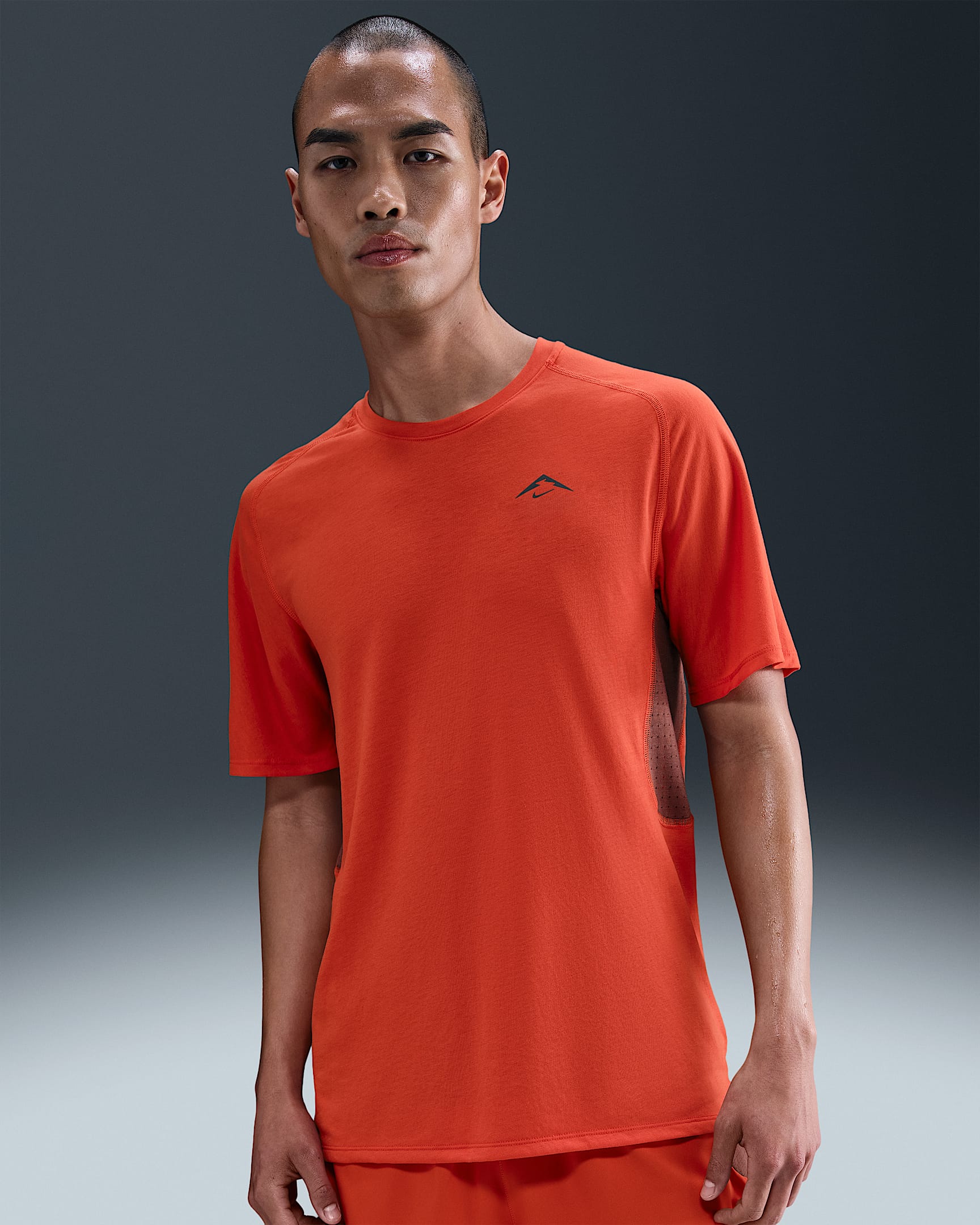 Nike Solar Chase Dri-FIT ADV 男子速干短袖跑步上衣 - 热情红/黑